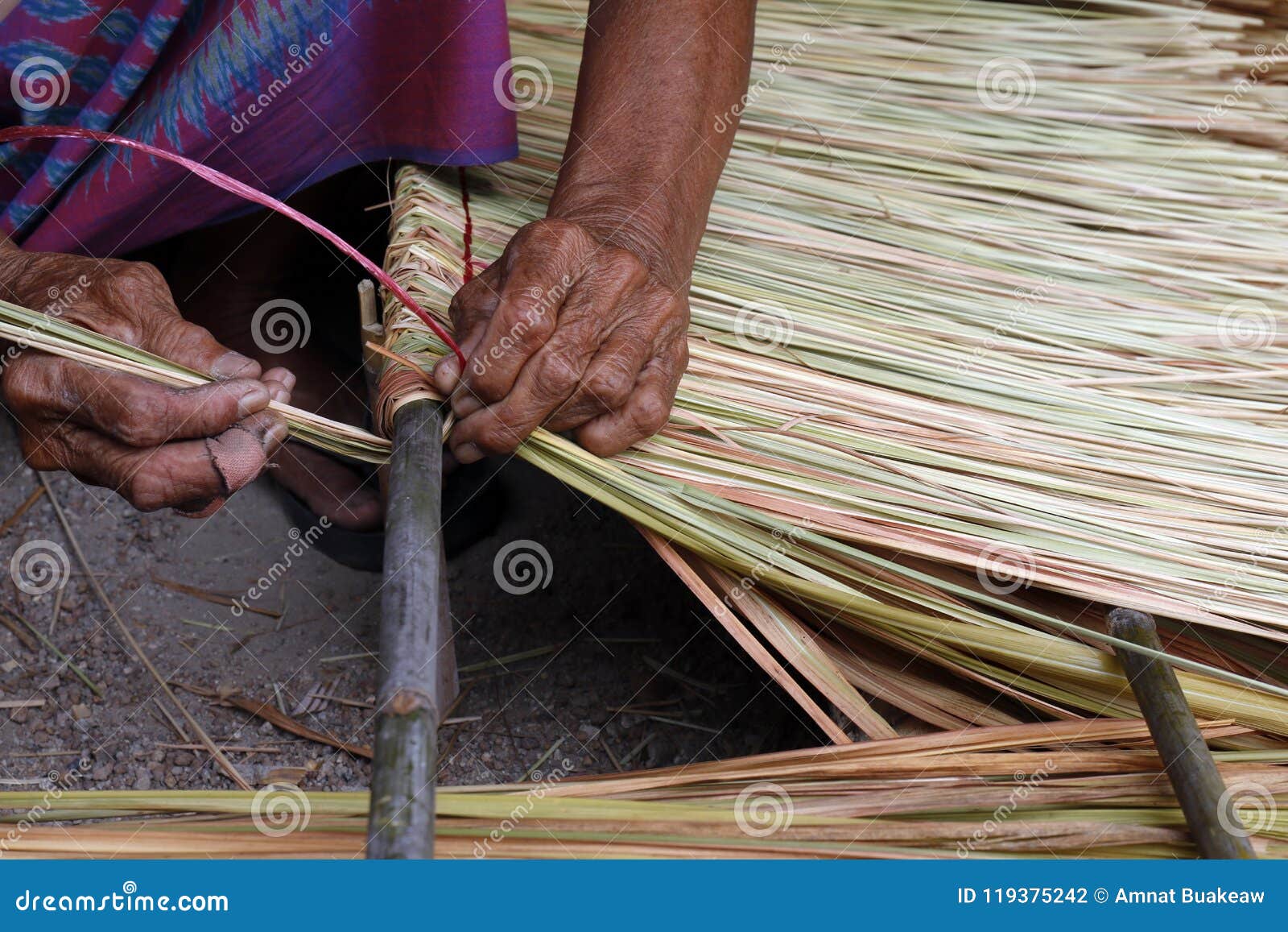 Picture Shows How To Make a Panel Vetiver for Hut Roof, Handwork Crafts ...