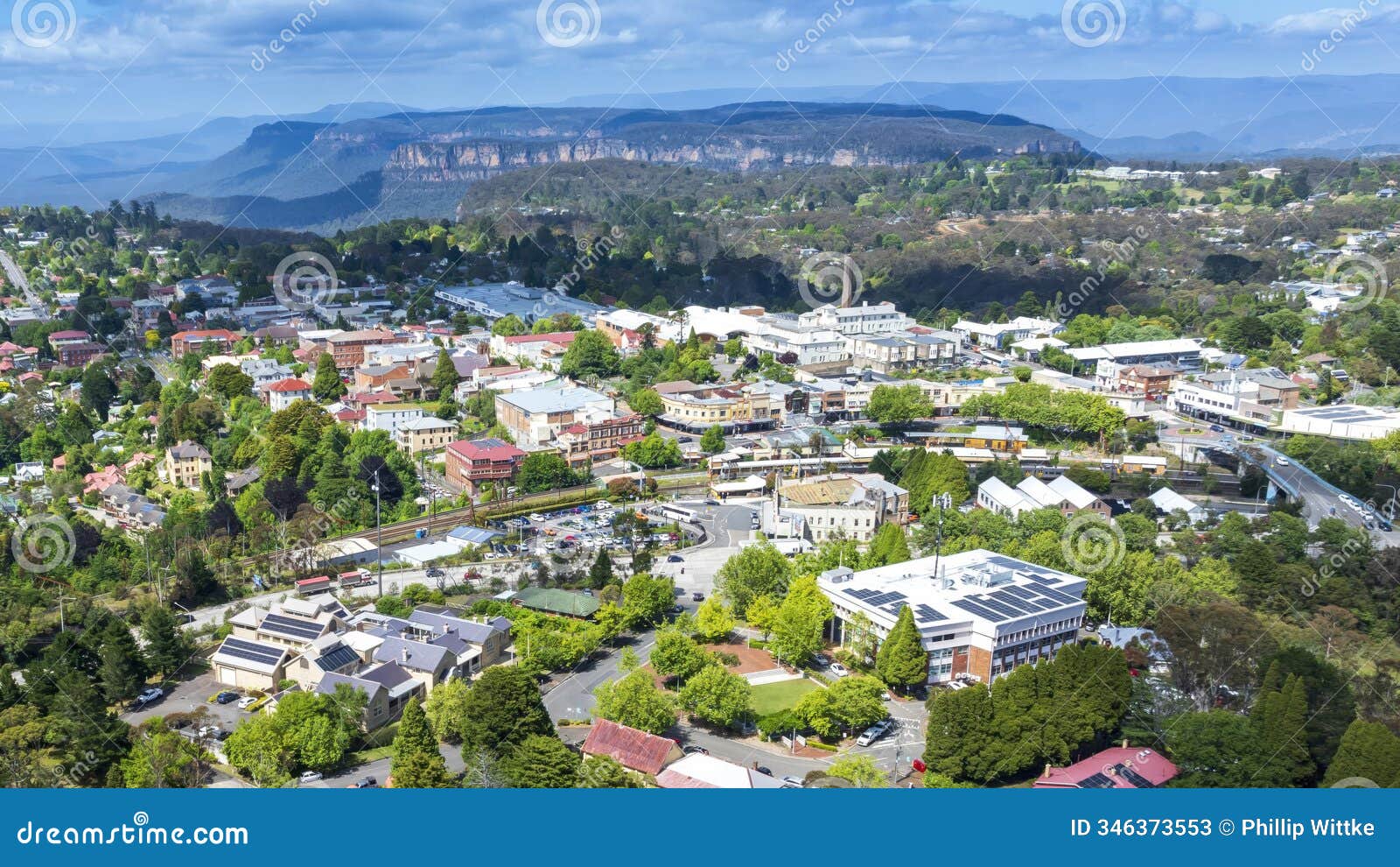 the picturesque and serene upper blue mountains and jamison valley