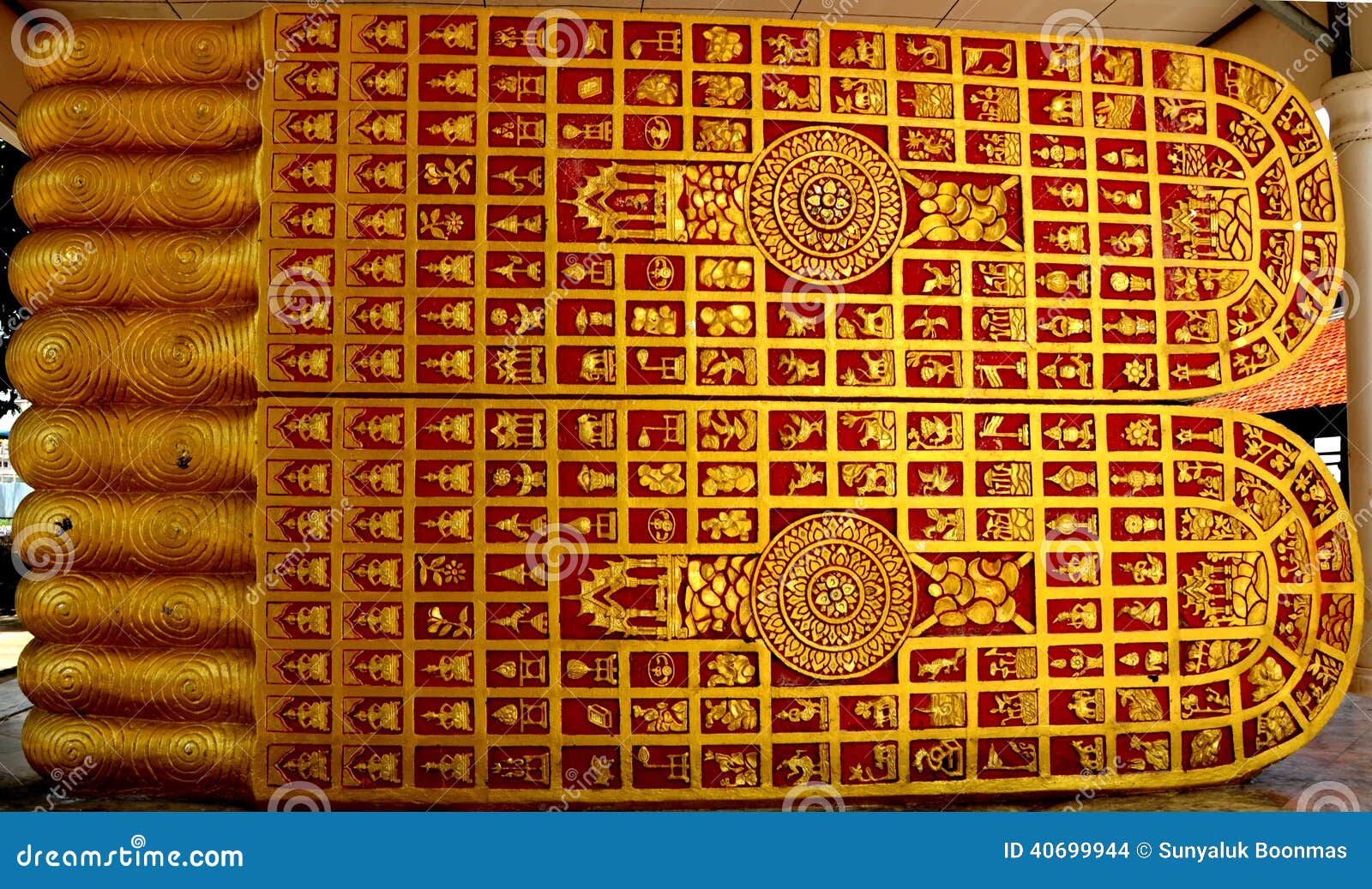 Pie de Buda foto de archivo. Imagen de budista, escultura 40699944