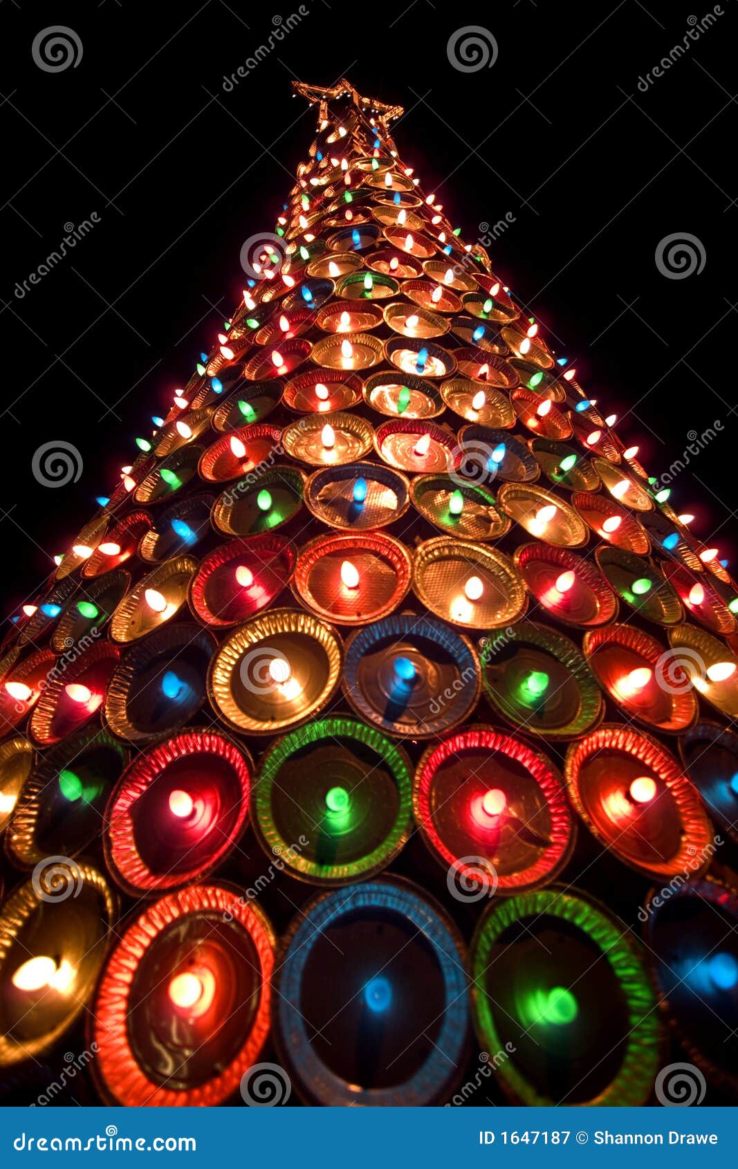 https://thumbs.dreamstime.com/z/pie-pan-christmas-tree-1647187.jpg