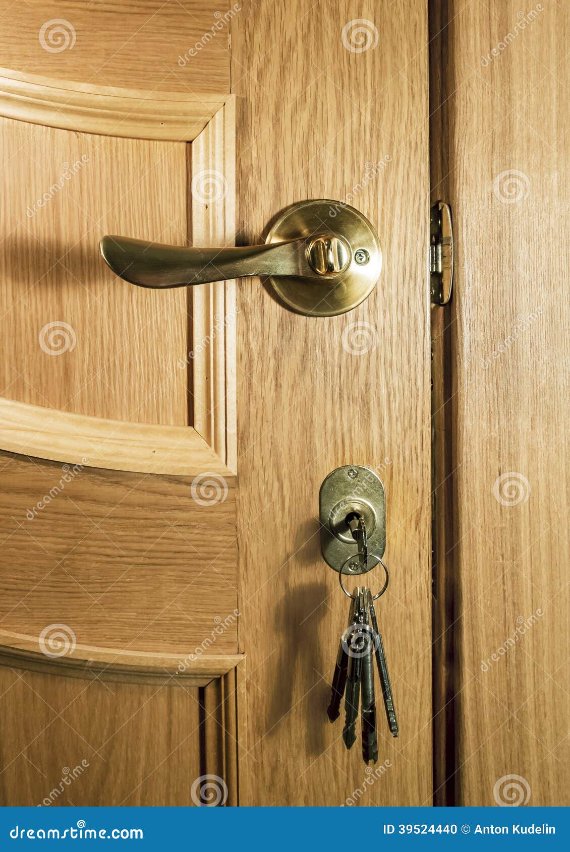 Piece of Wood of an Oak Door with a Handle and a Bunch of Keys Stock