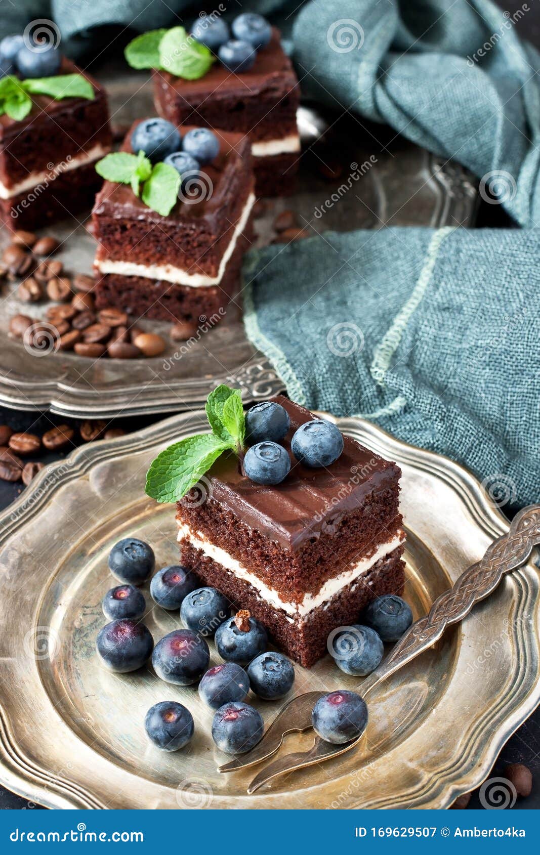 Mini Chocolate Cakes With Mint And Blueberry Stock Image Image Of Cotton Plate 169629507