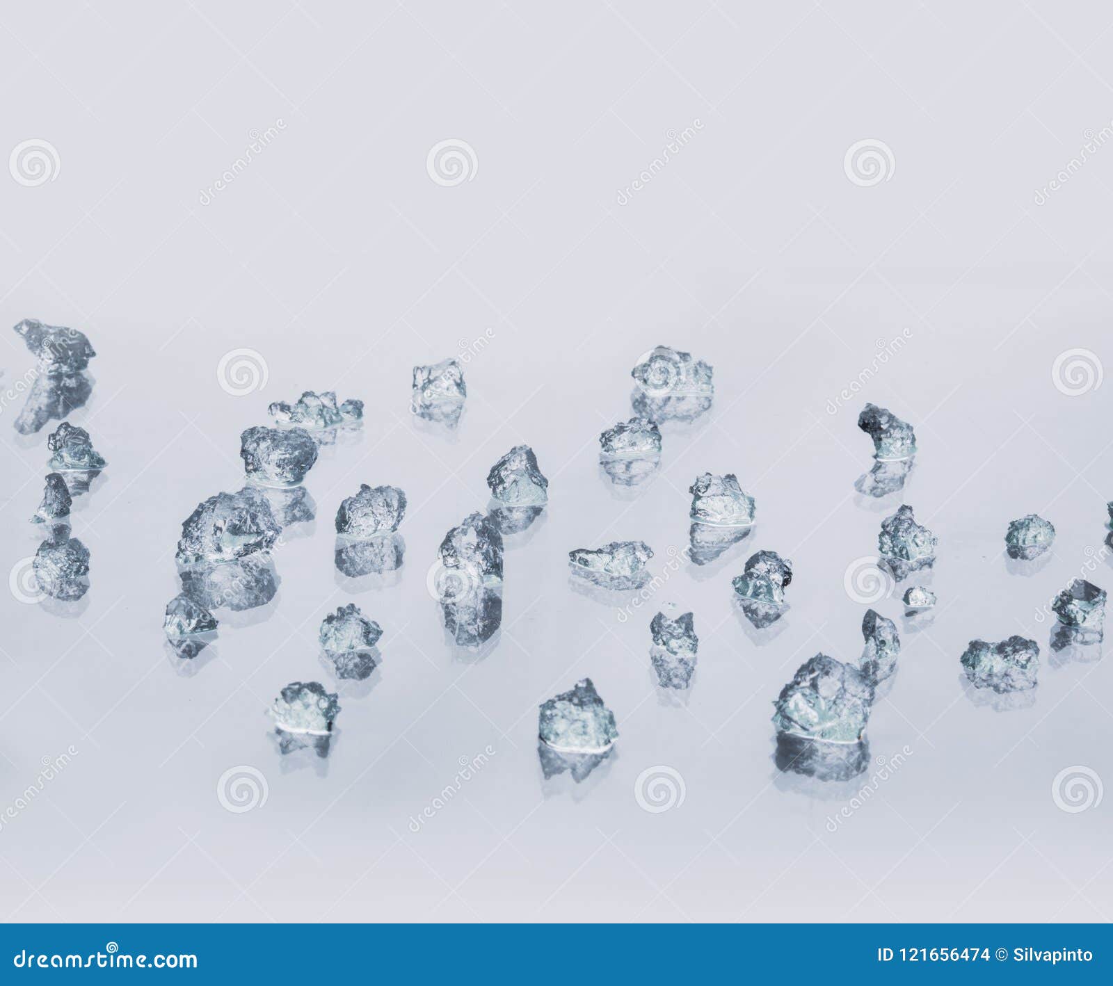 pieces of ice, usually used in advertising for drinks. .