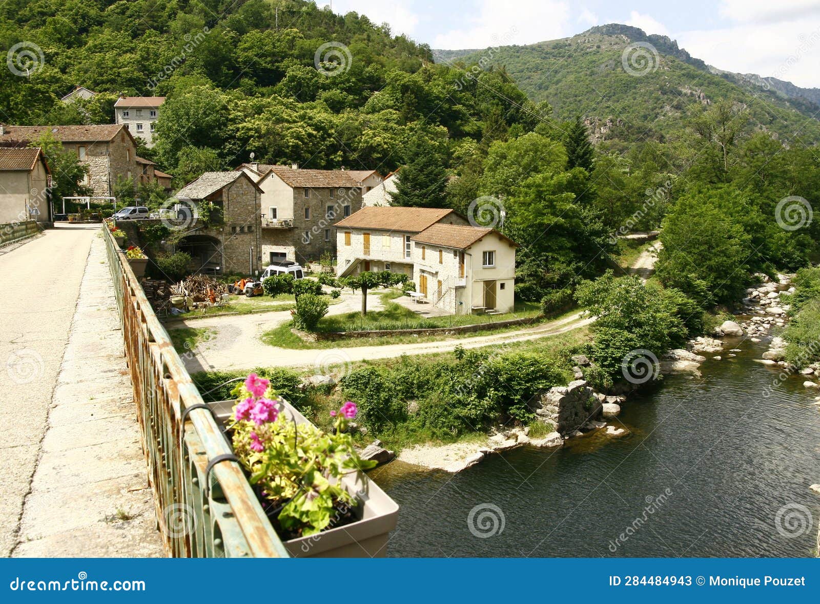pied-de-borne a little village in france