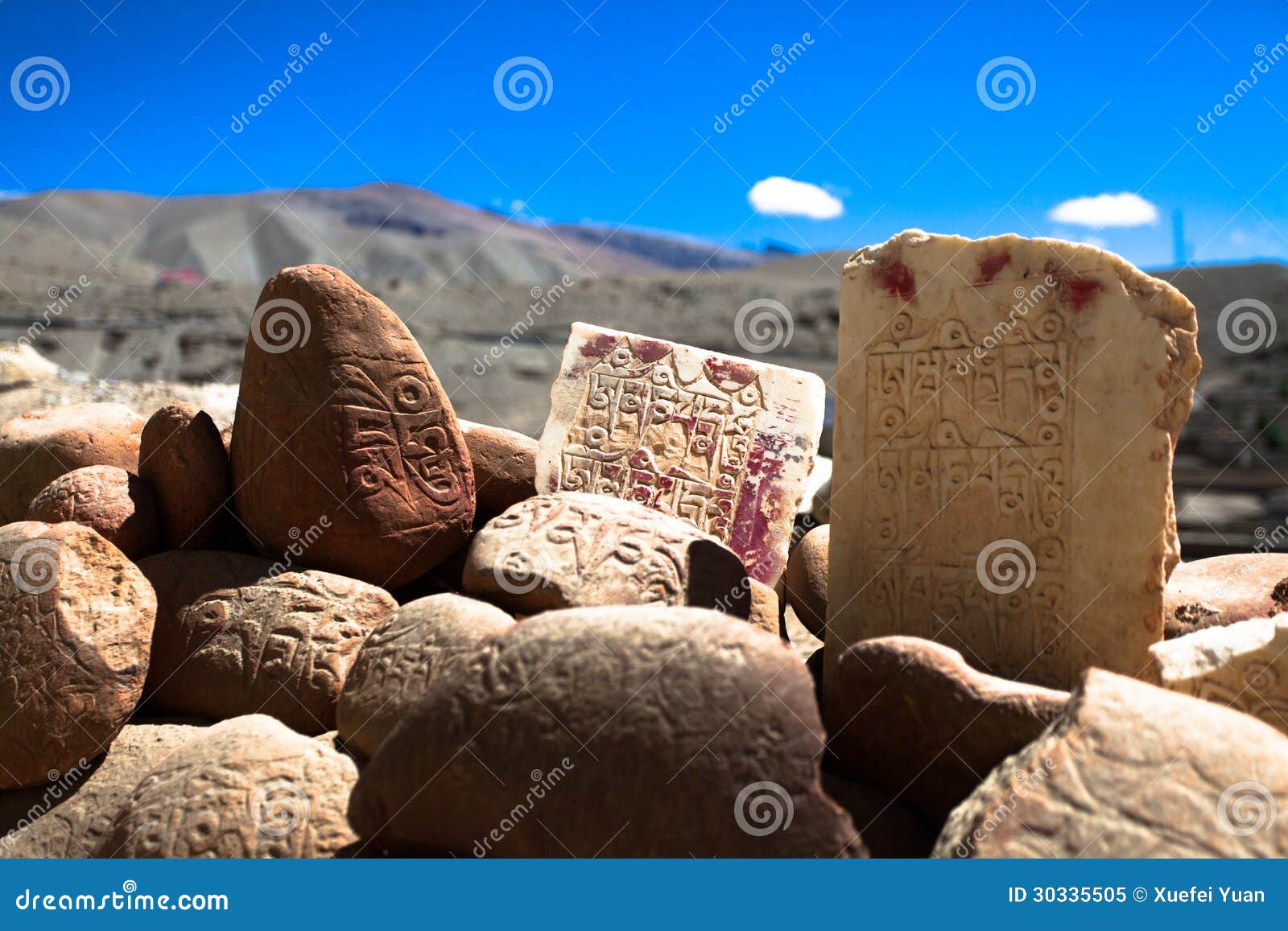 Piedra Del Rezo En El Templo De Gu Pu'er Imagen de archivo - Imagen de  piedra, templo: 30335505