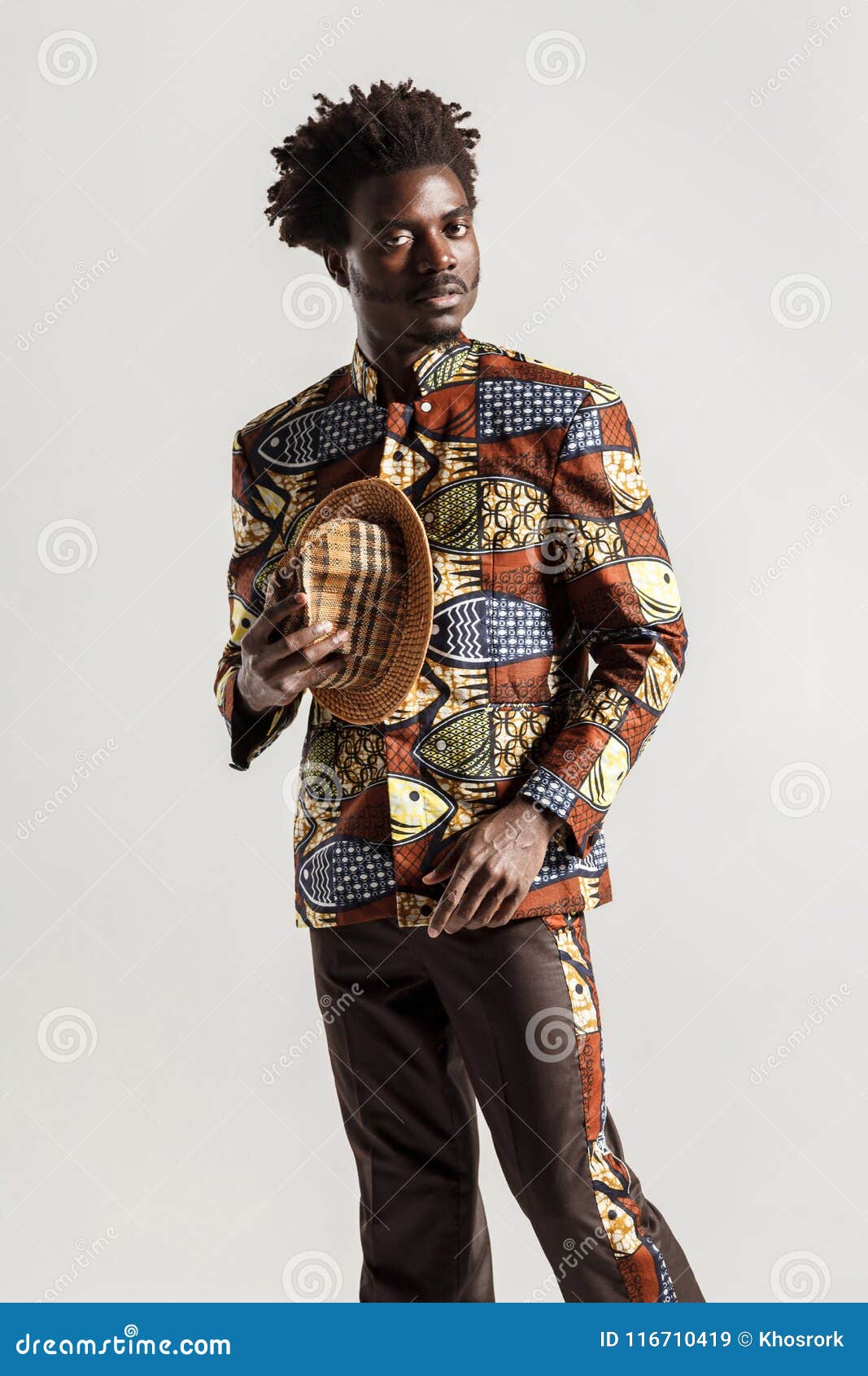 Pienamente Ed Uomo Africano Di Lusso In Vestiti Tradizionali Immagine Stock Immagine Di Brown Isolato
