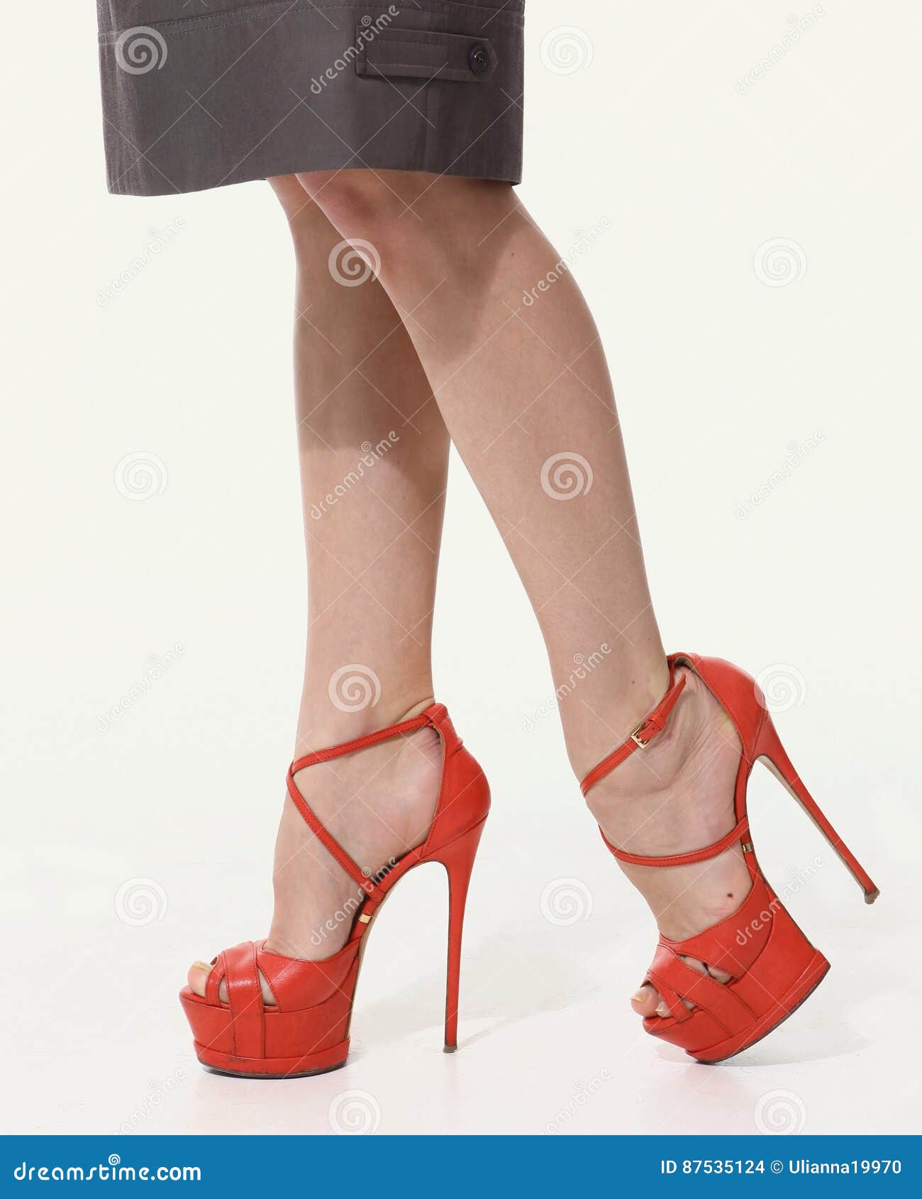 zapatos de mujer rojos altos