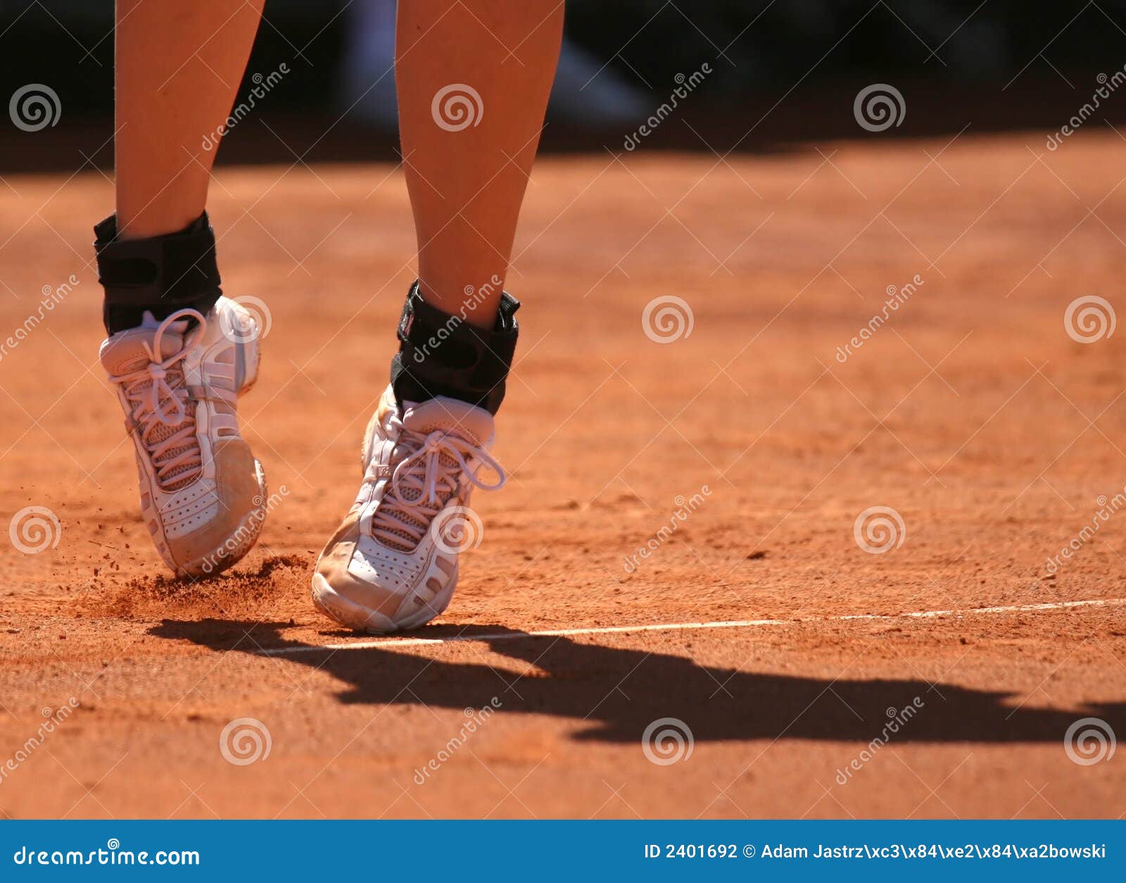 Piernas Las Mujeres Del Deporte Del Tenis Foto de archivo - Imagen blanco, corte: 2401692