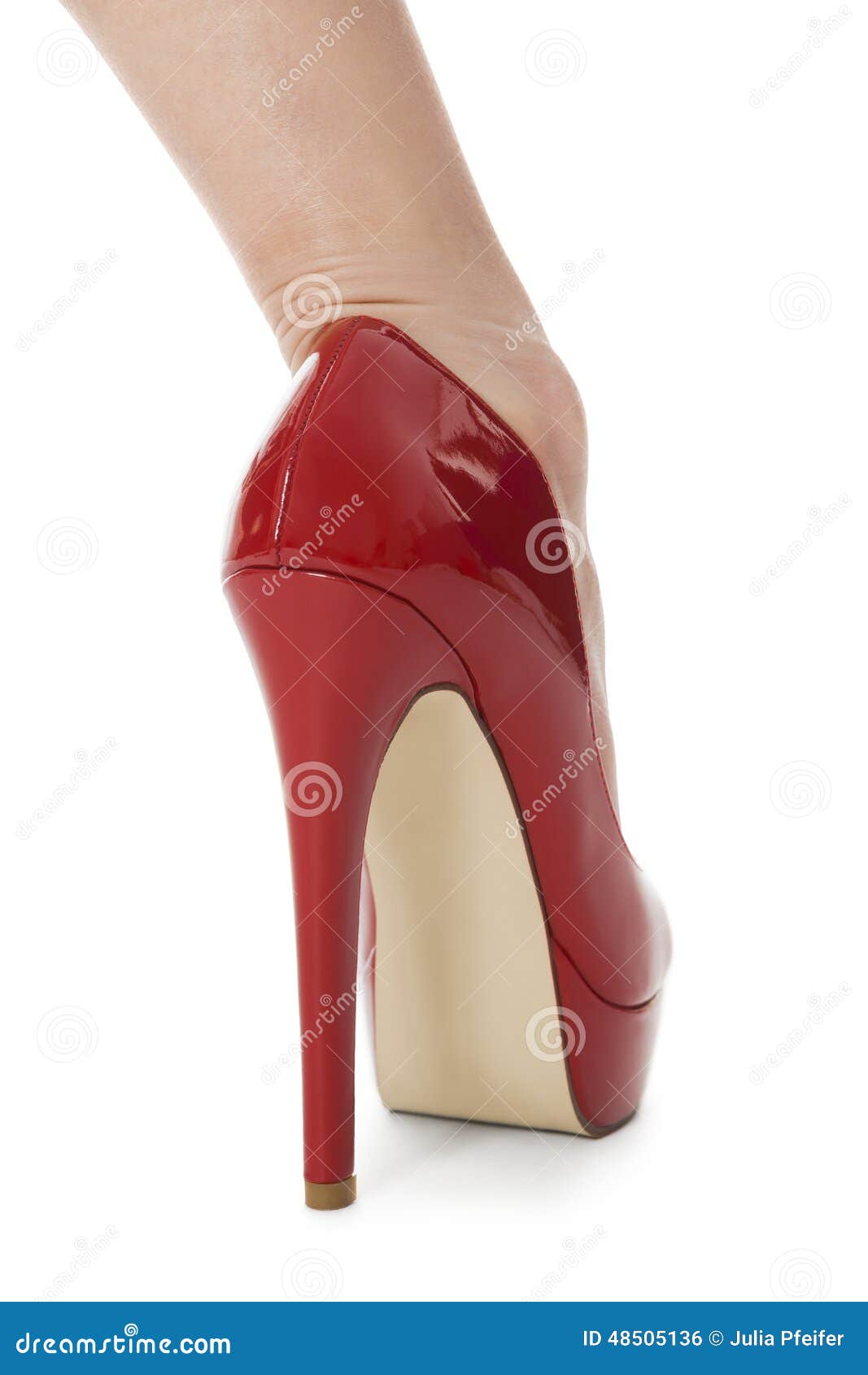 Piernas Sin Defectos La Mujer En Zapatos Elegantes Del Tacón Alto Foto de archivo - Imagen de miembro, encanto: 48505136