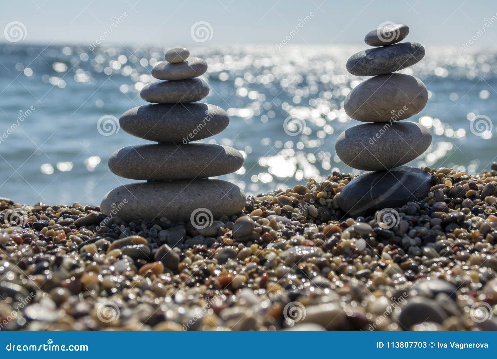 Jeu du cairn, petits cailloux en bois