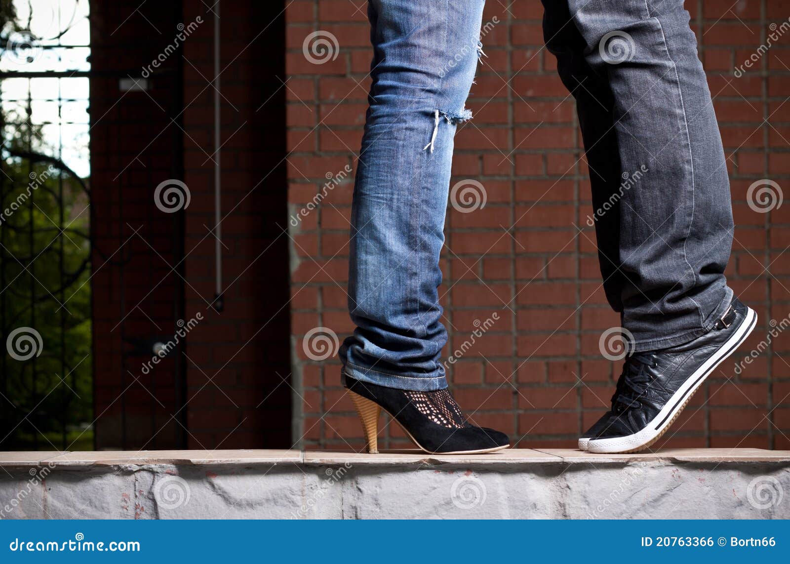 Pies De Adolescentes Stock Images - Download 570 Photos