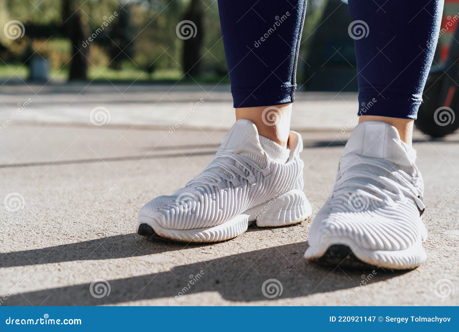 Ropa y zapatillas deportivas para mujer