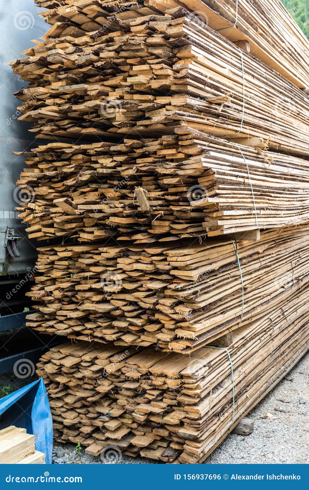 Pieza De Tablas De Madera En Bruto Natural Foto de archivo Imagen de