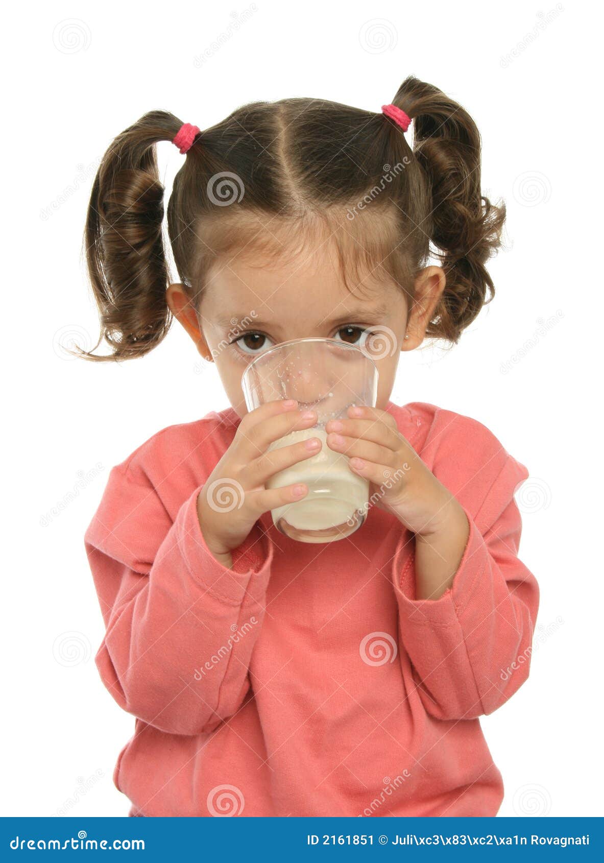 маленькая девочка пьет сперму фото 35