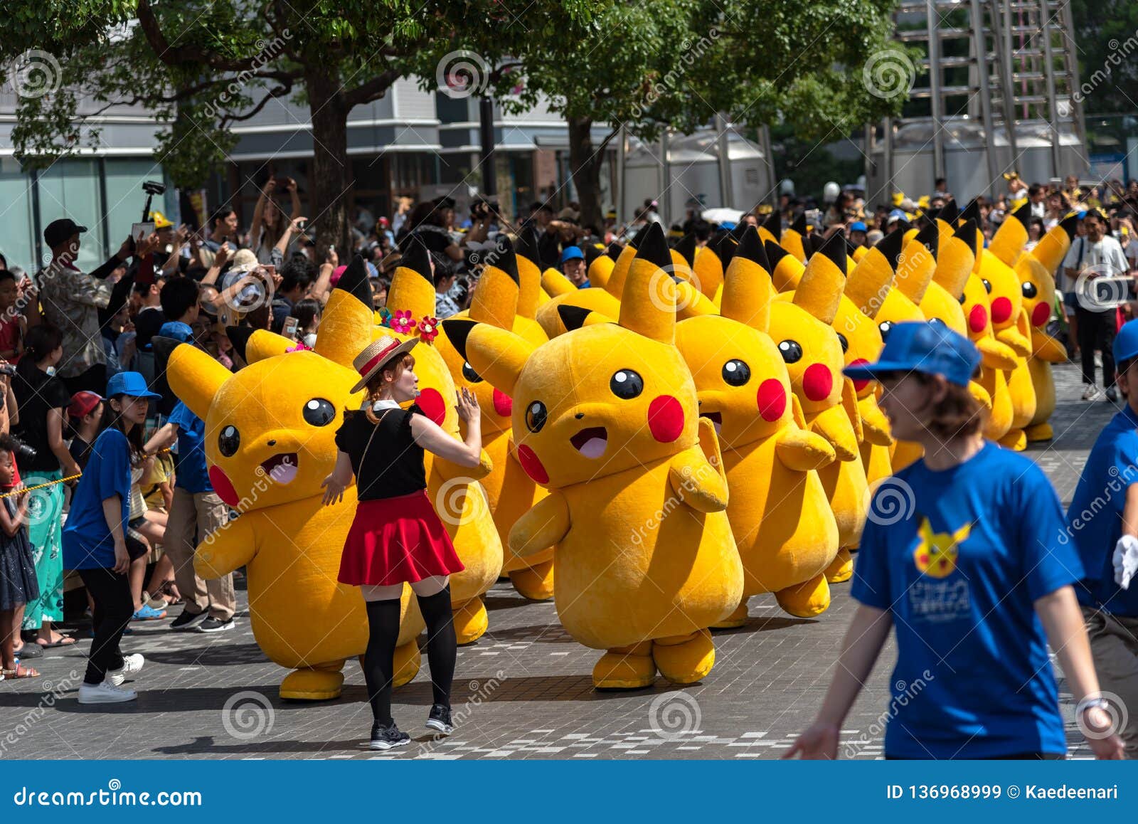 Pikachu Outbreak 18 Over 1 500 Pikachus To Appear Parade In Yokohama Editorial Stock Image Image Of Child Cultures