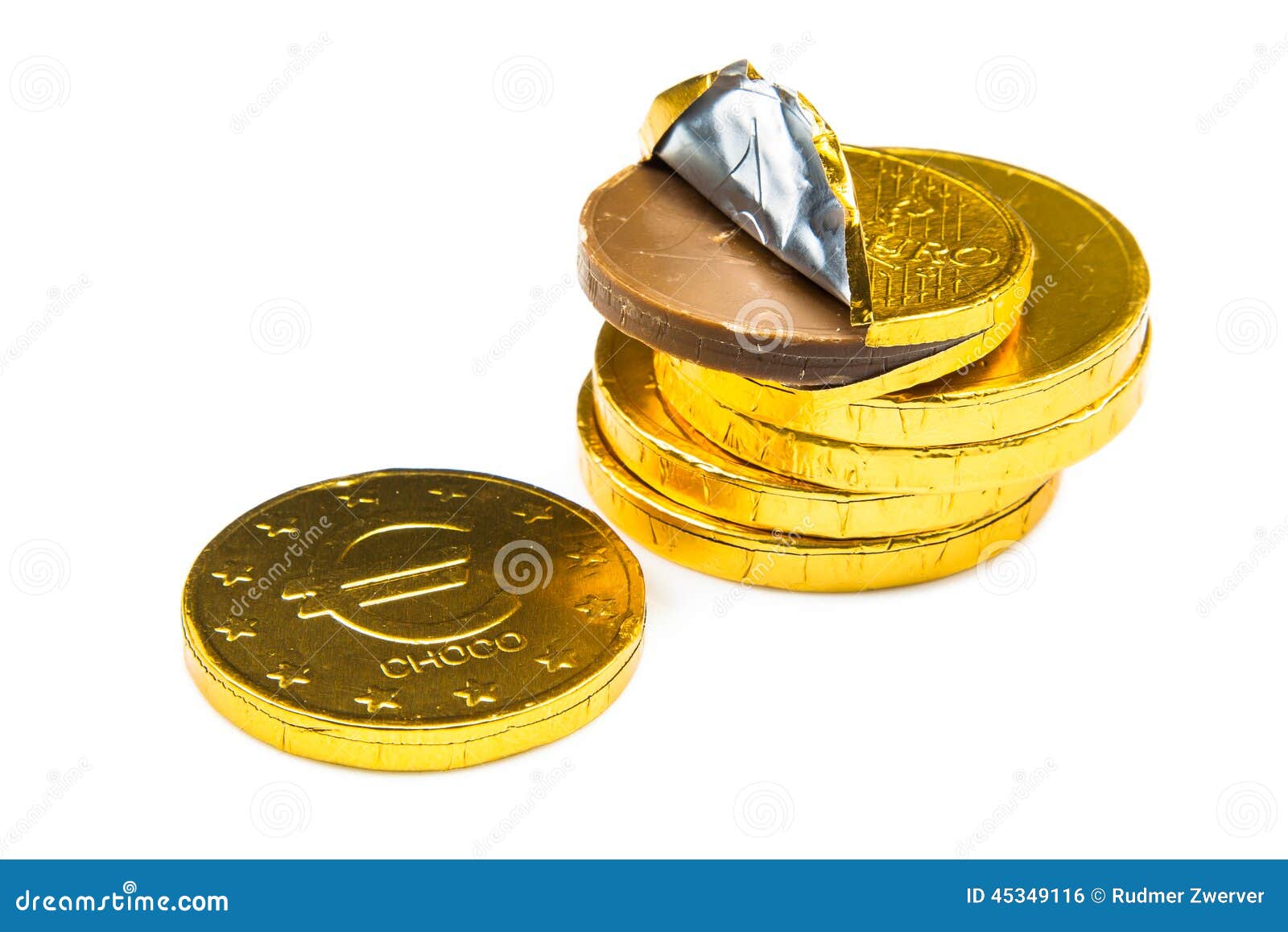 Pila De Monedas Chocolate Envuelto En Estaño Oro Brillante Fotos, retratos,  imágenes y fotografía de archivo libres de derecho. Image 9082772