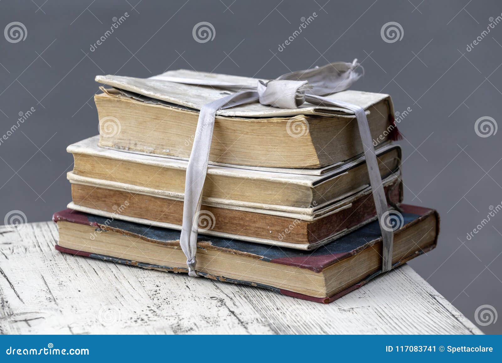 Worn book. Книги связанные лентой. Стопки книги связанные веревкой. Книги со связанными страницами. Stack of New books Tied.