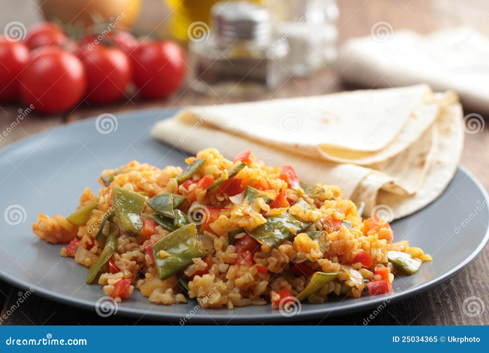 Pilaf de Bulgur imagen de archivo. Imagen de almuerzo 25034365