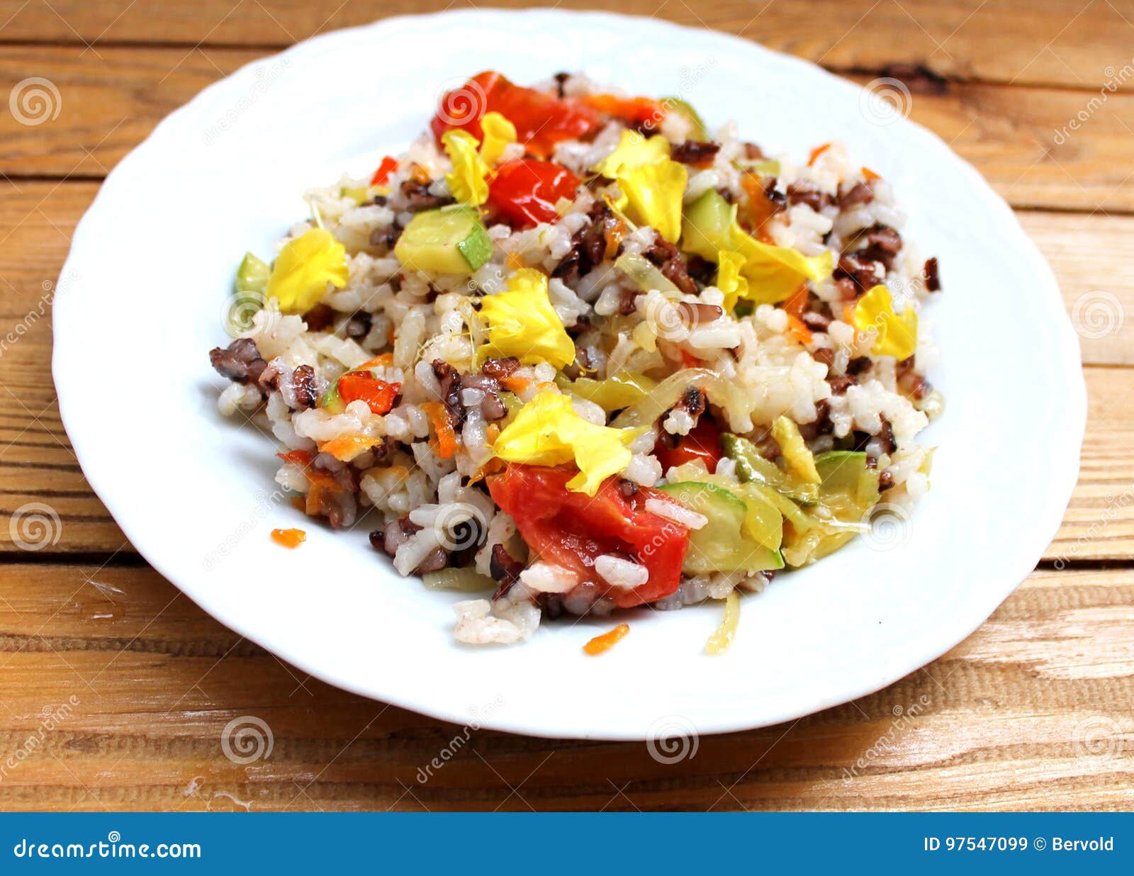 Pilaf Del Arroz Blanco Y Negro Imagen de archivo Imagen de blanco