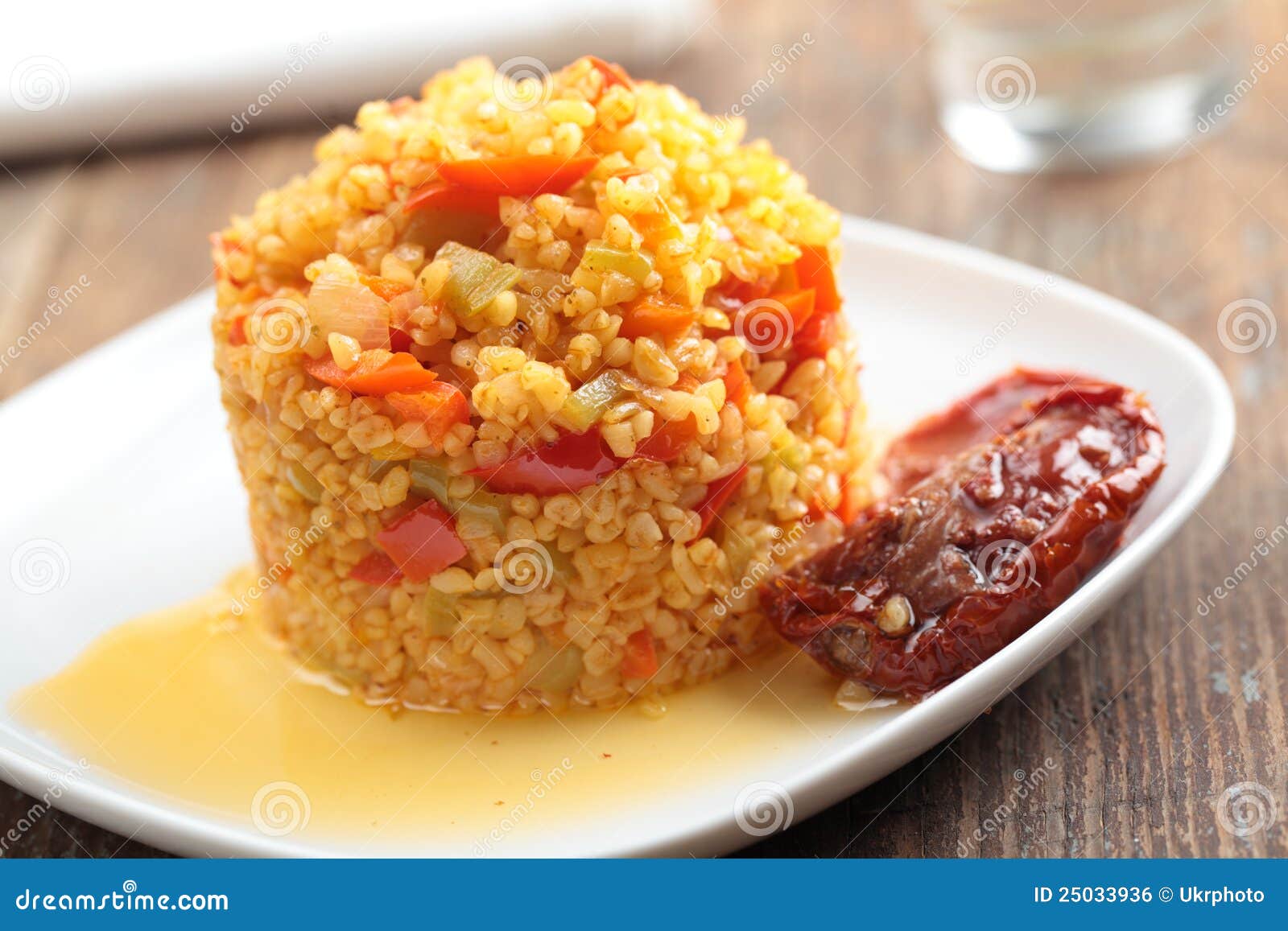 Pilaf di bulgur fotografia stock. Immagine di pasto, chiusura 25033936