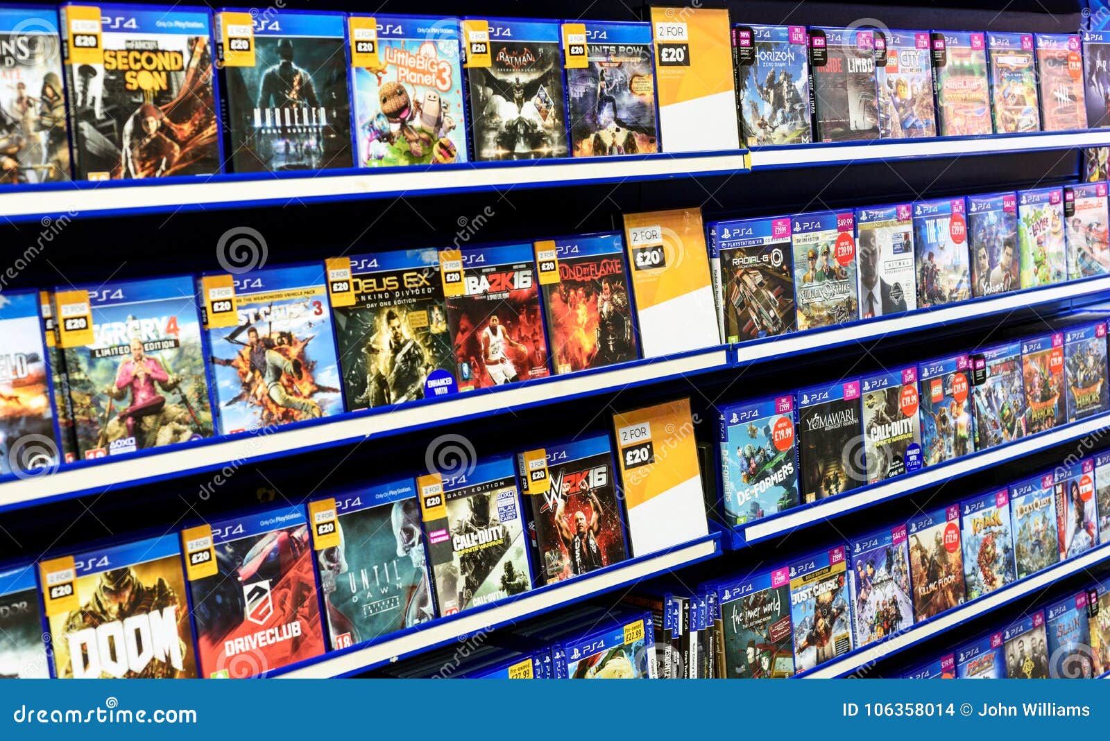Pilas De Los Videojuegos PS4 En Una Tienda Del Juego Imagen de archivo  editorial - Imagen de juego, cuatro: 106358014