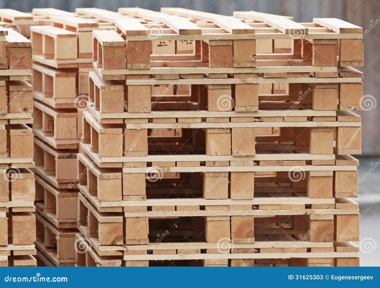 Pile Des Palettes En Bois Standard Image stock Image du pile, groupe