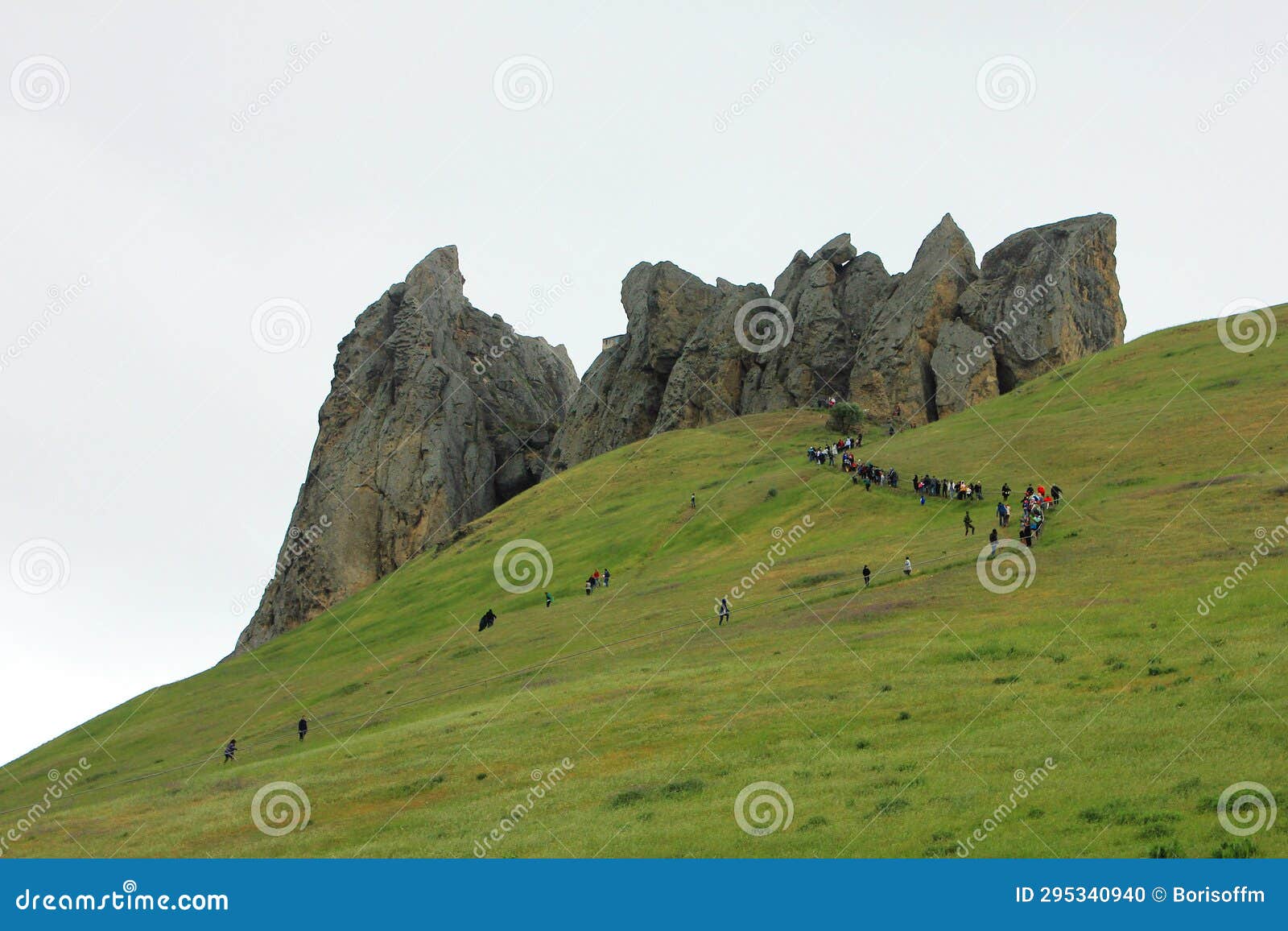 pilgrims climb mount beshbarmag