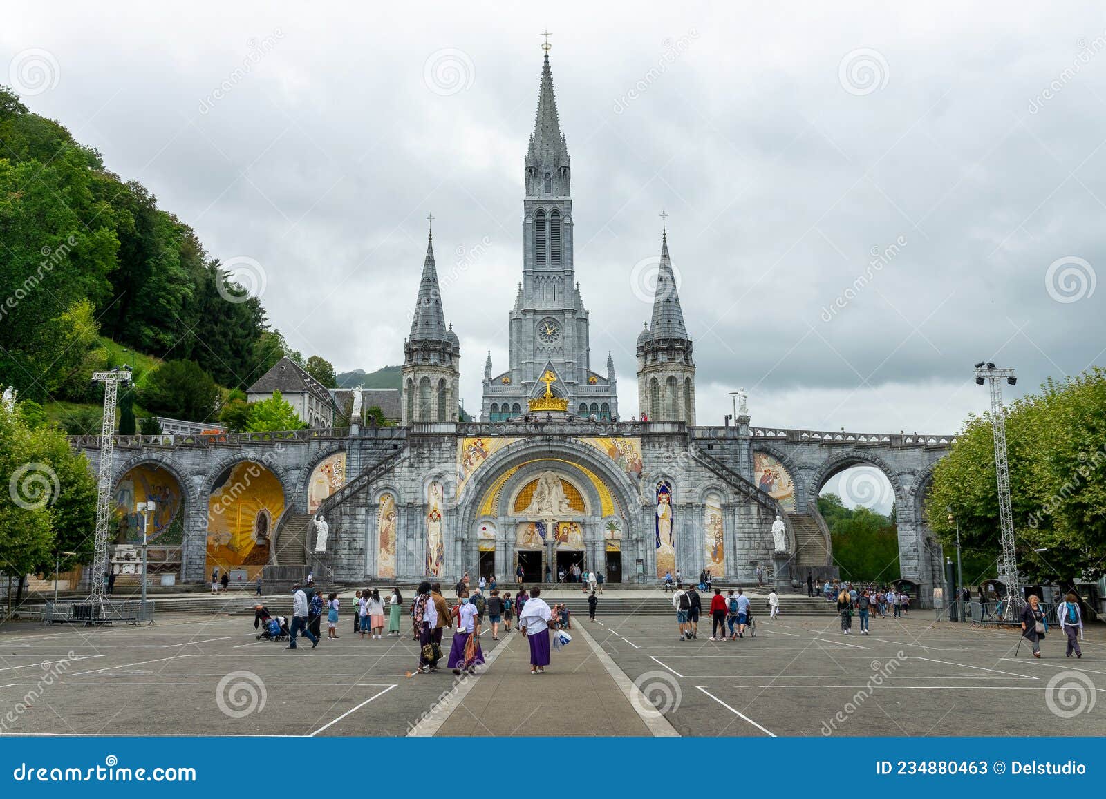 Pilgrims in the Sanctuary of Our Lady of Lourdes France Editorial Stock ...