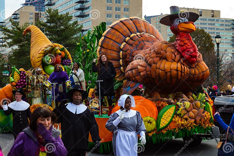 Pilgrims and Turkey Float Philly Thanksgiving Parade Editorial Photo