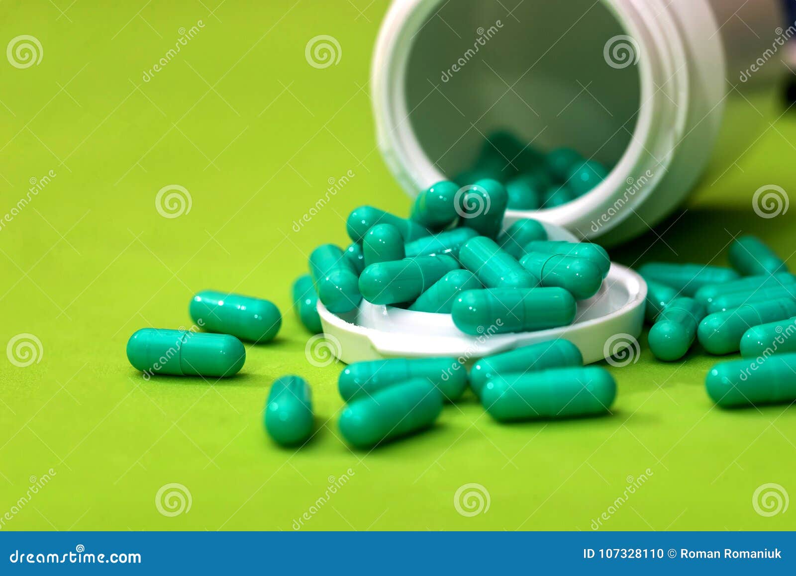 Зеленые антибиотики. Зеленые капсулы. Таблетки в зеленой оболочке. Обезболивающие зеленые капсулы. Таблетки зеленого цвета.