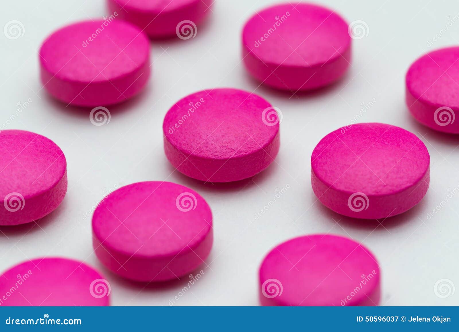 Pillules roses. Pousse des pilules d'une médecine