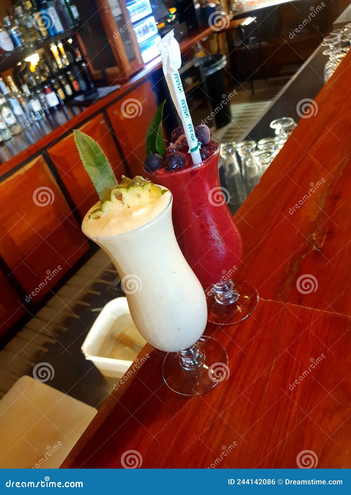 Pina colada e daiquiri foto de stock. Imagem de vidro 244142086