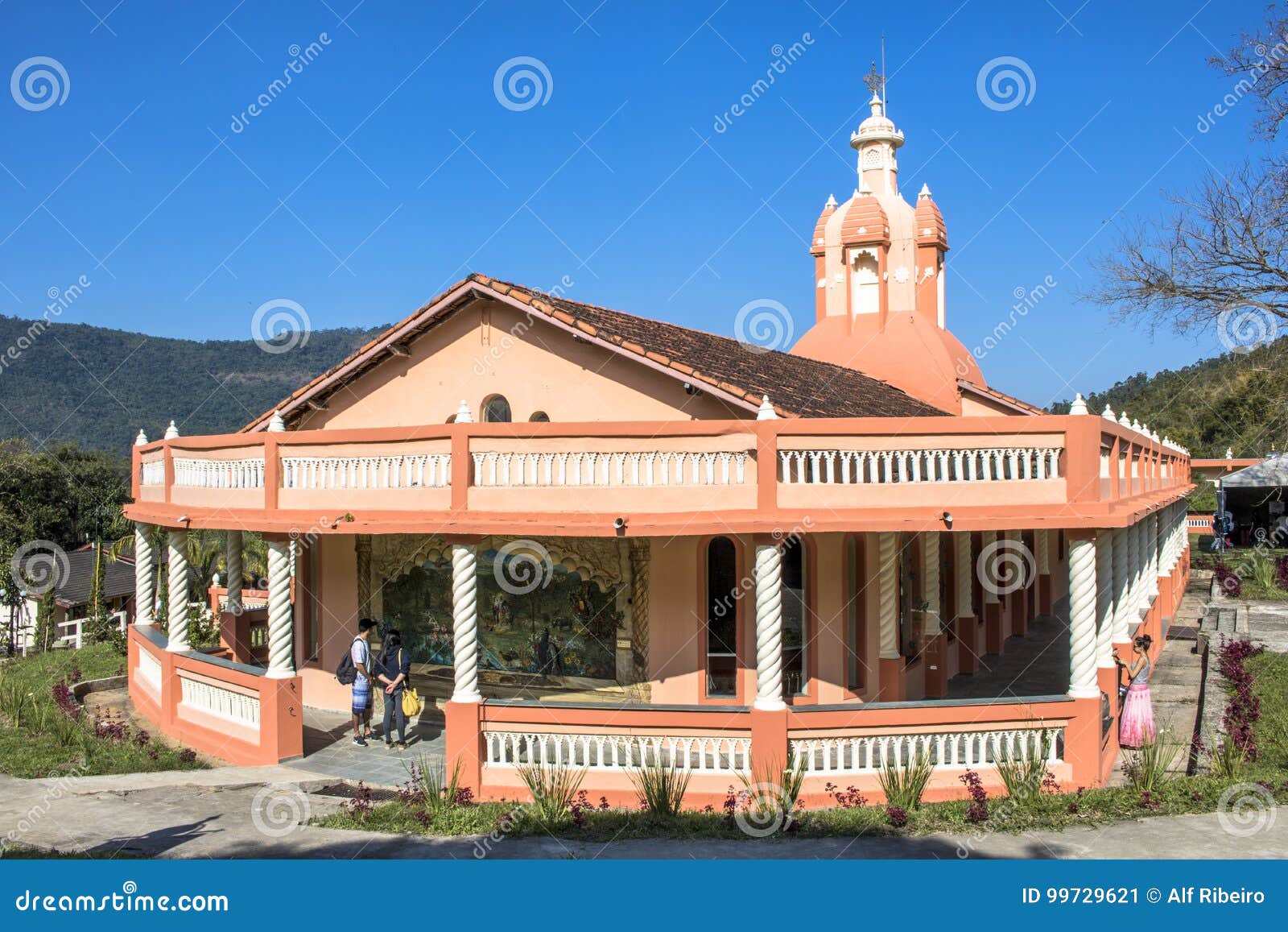 Fazenda Nova Gokula em Pindamonhangaba: comunidade Hare Krishna