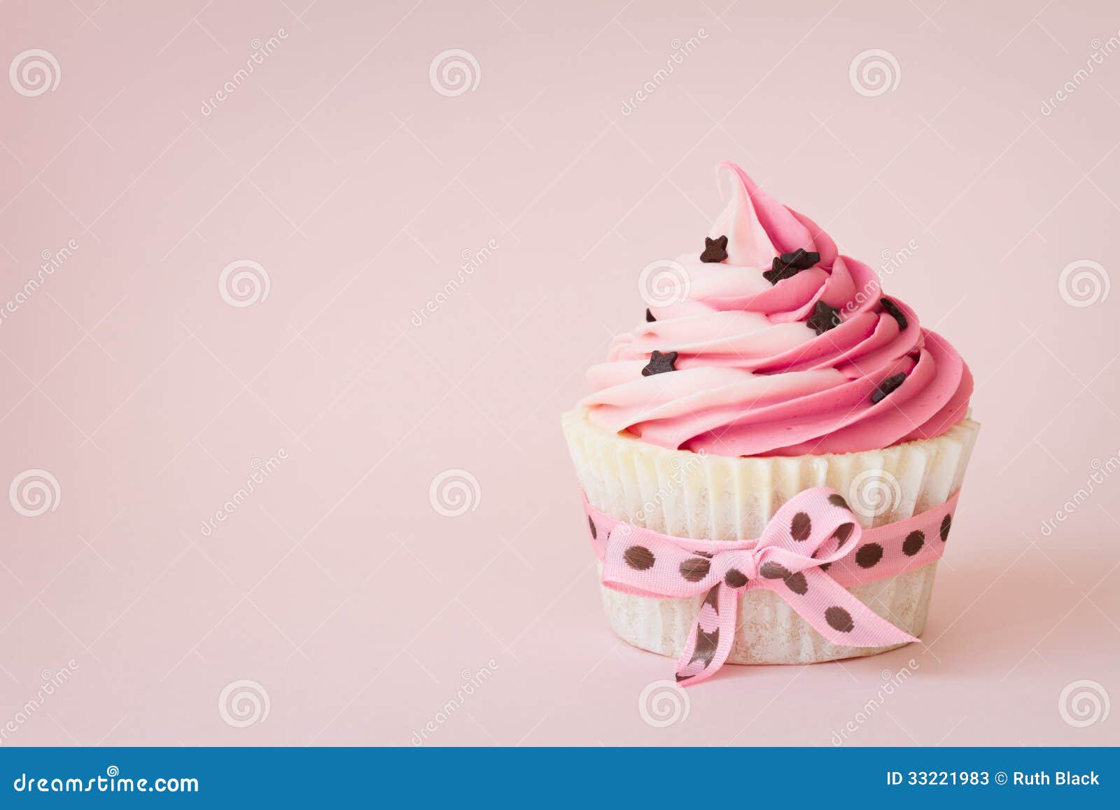 credit themes no tumblr Pink Photos Stock 33221983 Image:   Cupcake