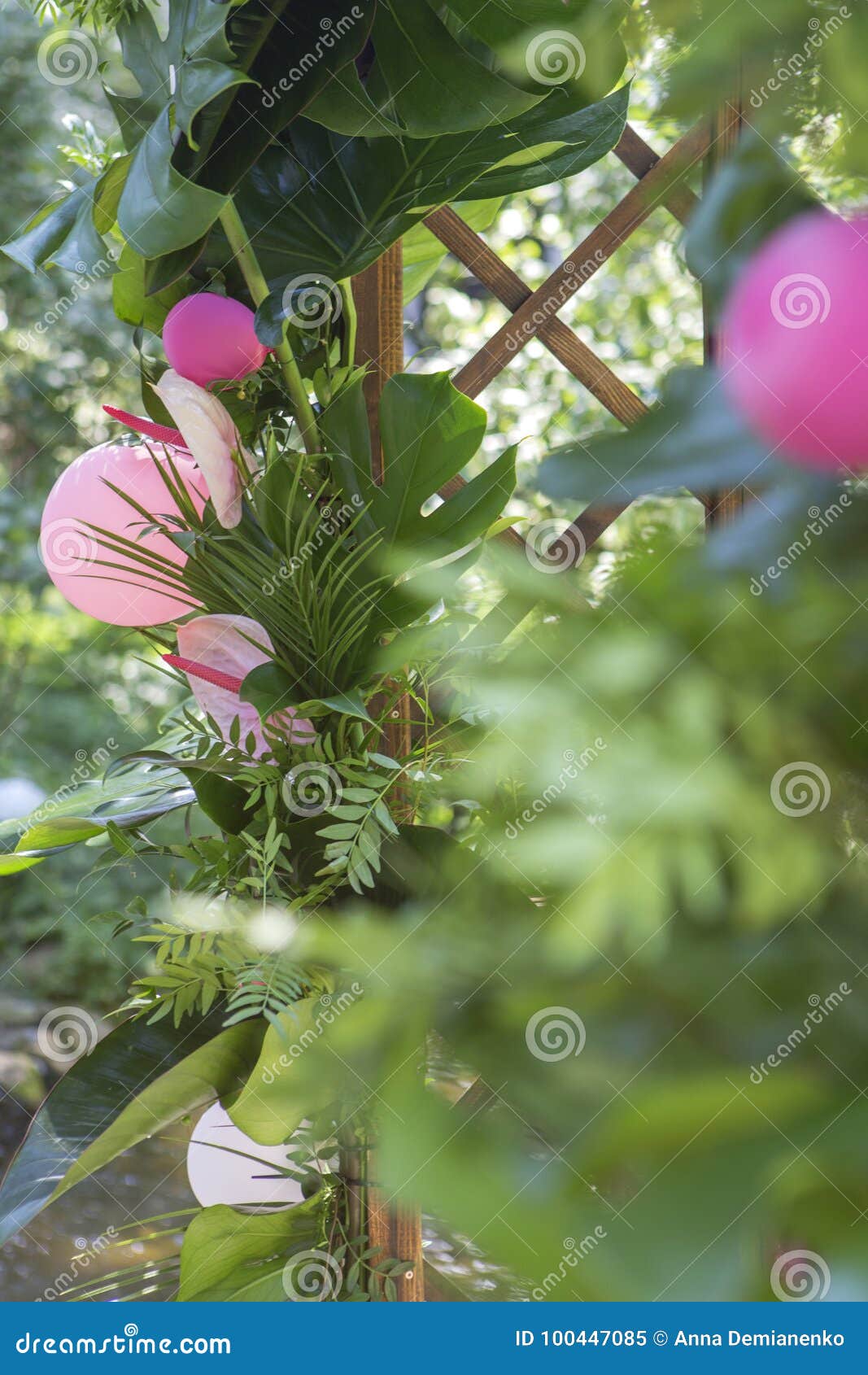 Pink Fake Flamingo Wedding Decoration with Anthurium Flowers and Stock ...