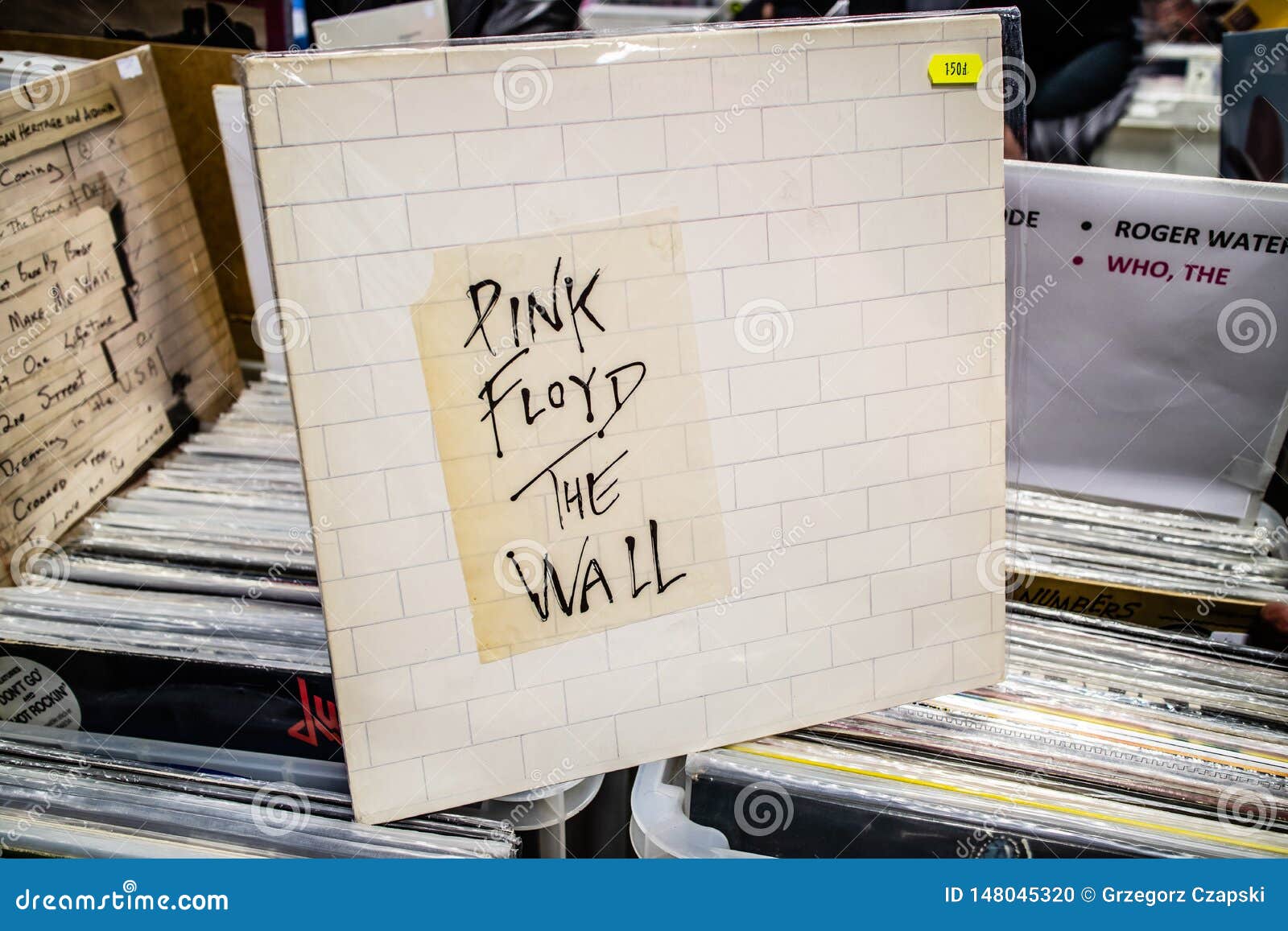 Pink Floyd the WALL Vinyl Album in Esposizione Per La Vendita, LP, 1979,  Rock, Collezione Di Vinyl in Background Immagine Editoriale - Immagine di  vivere, stupore: 148045320