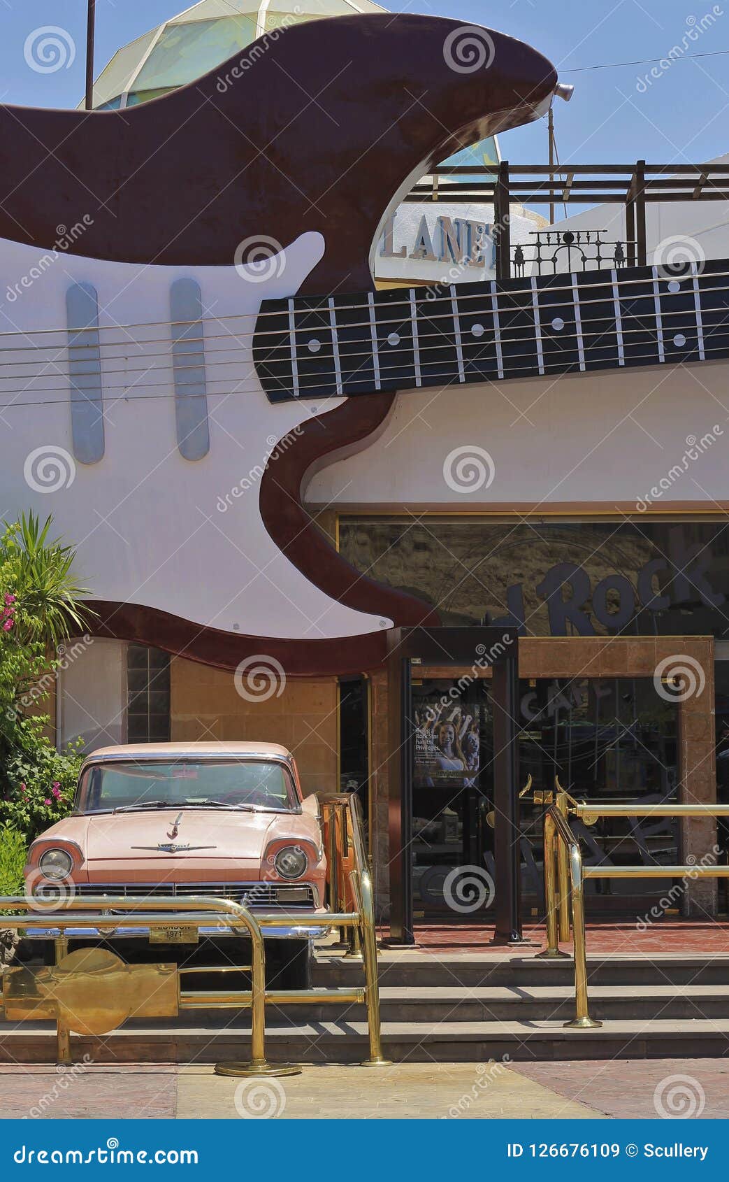 Pink Limousine Near Hard Rock Cafe In Sharm El Sheikh ...