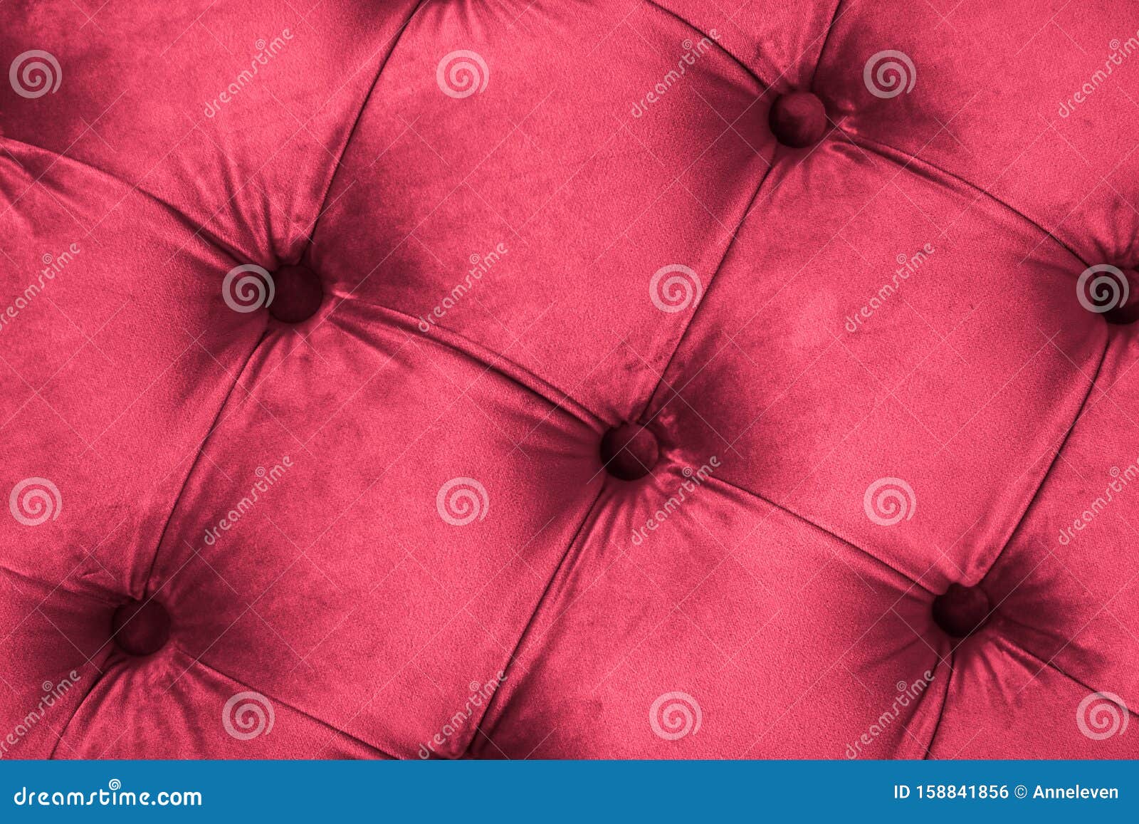 Chiếc sofa bọc nệm màu hồng sang trọng với nút bấm sẽ khiến bạn cảm thấy như đang ngồi trong một phòng khách sạn sang trọng. Với màu sắc tươi sáng và thiết kế đẳng cấp, chiếc sofa này sẽ trở thành điểm nhấn trong mọi không gian nội thất. Hãy xem hình ảnh để cảm nhận sự sang trọng và đẳng cấp của sản phẩm này.