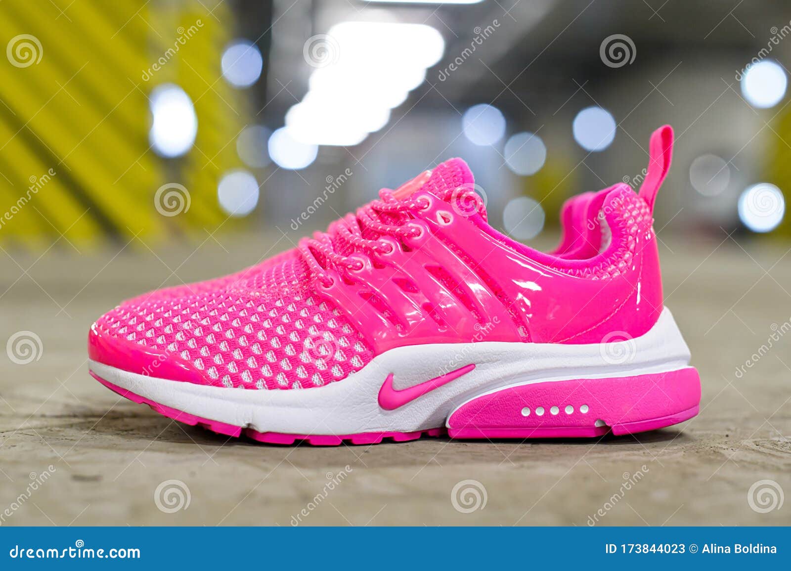 pink nike air presto