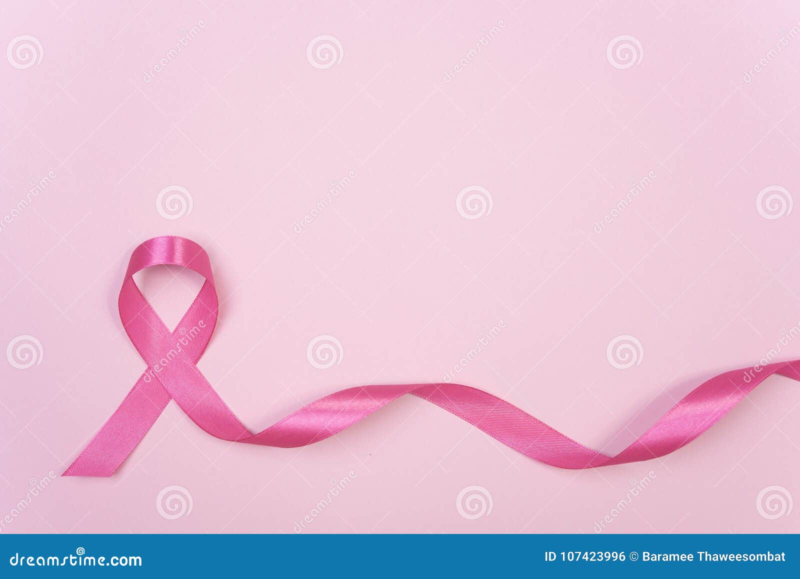 Nền hồng tươi sáng với chỗ trống để chèn tin tức về bệnh ung thư vú, cùng với hình nơ hồng đầy ý nghĩa, tạo nên một thiết kế đẹp mắt và ấn tượng. Đặc biệt, bạn có thể sử dụng không gian trống để chèn thêm thông tin của riêng mình.