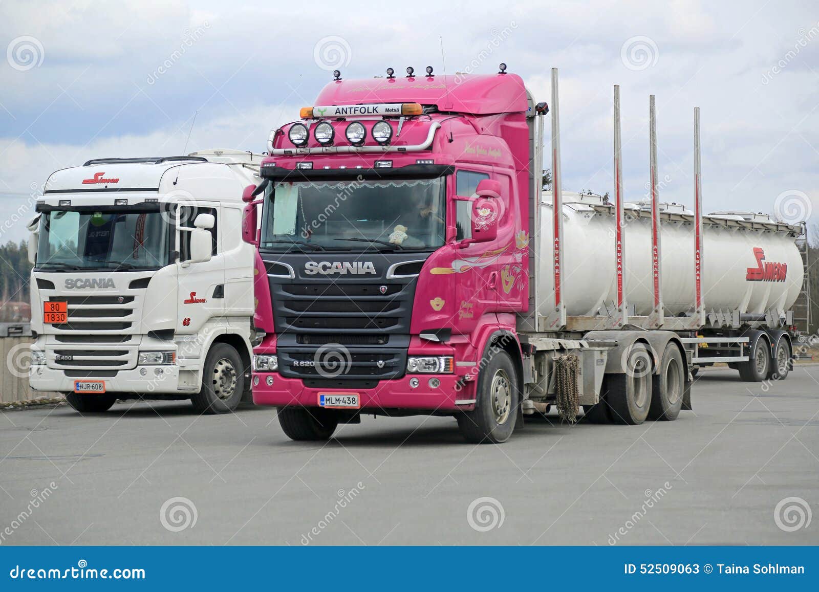 Pink Scania R620 Logging Truck and White R490 Tank Truck for Eur