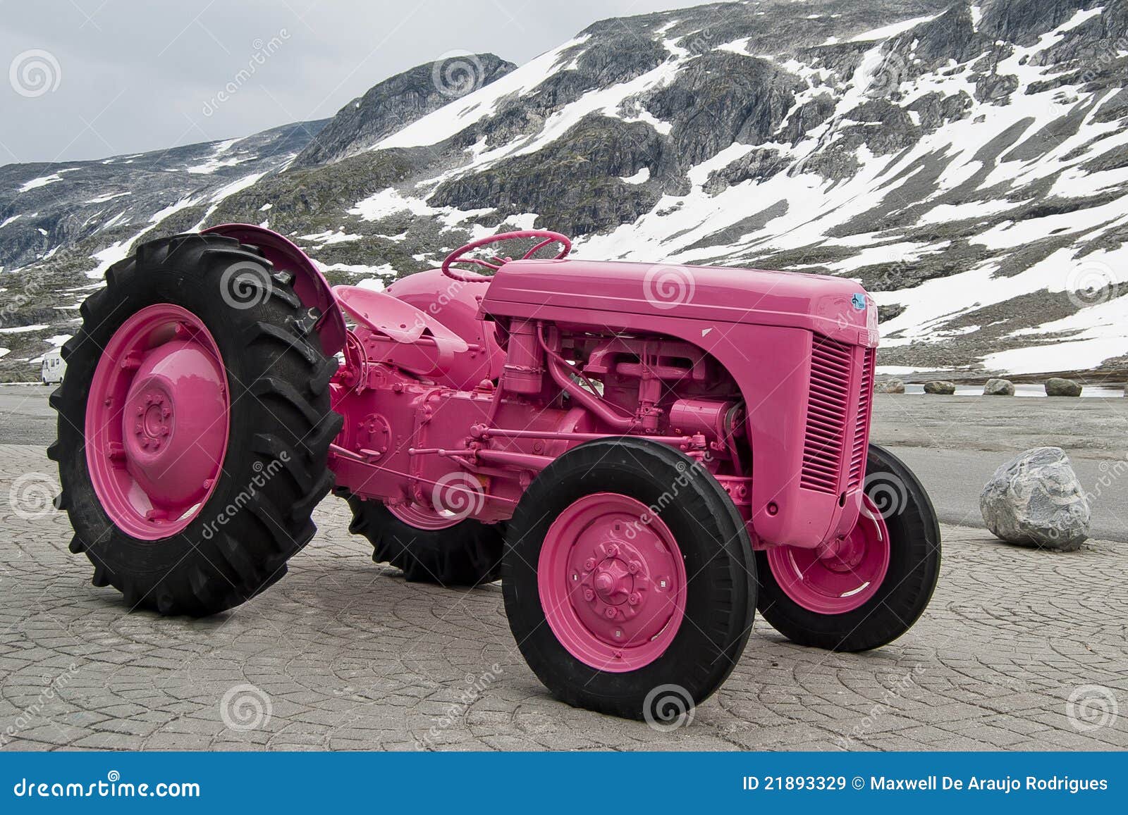 pink tractor in norway