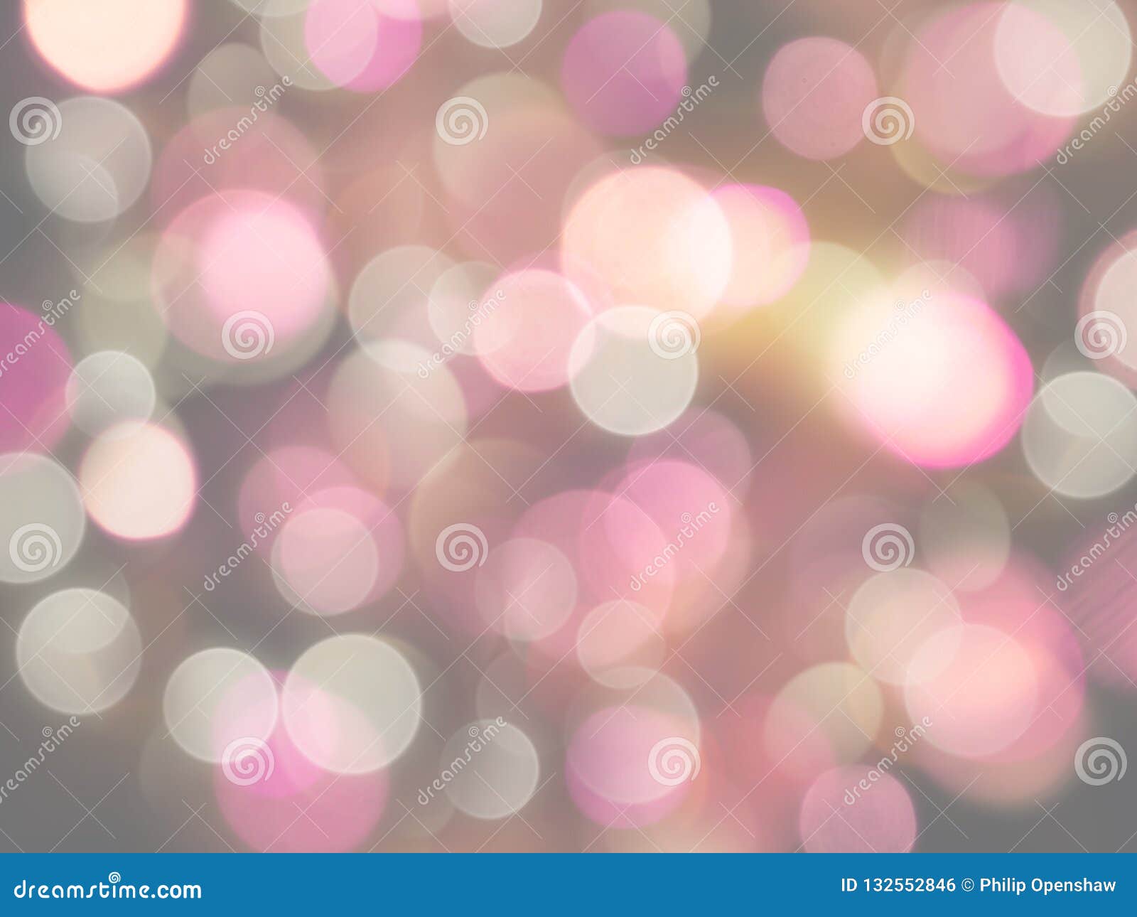 Hình nền hồng và trắng với ánh sáng nhòe tròn rực rỡ tạo ra một không gian thư giãn và ấm áp. Hãy chiêm ngưỡng hình ảnh này để cảm nhận được sự thanh thoát và thư thái.