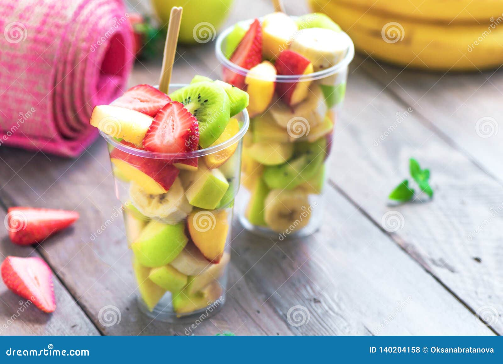 90,800+ Salad To Go Stock Photos, Pictures & Royalty-Free Images