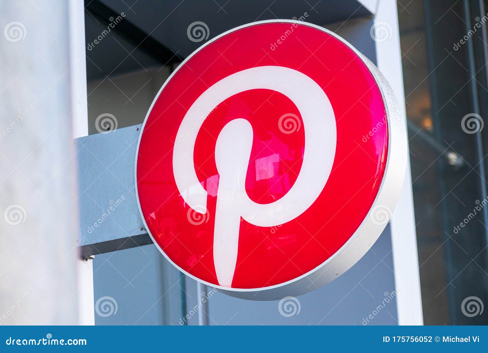 Pinterest app editorial photography. Image of sign, device - 138649722