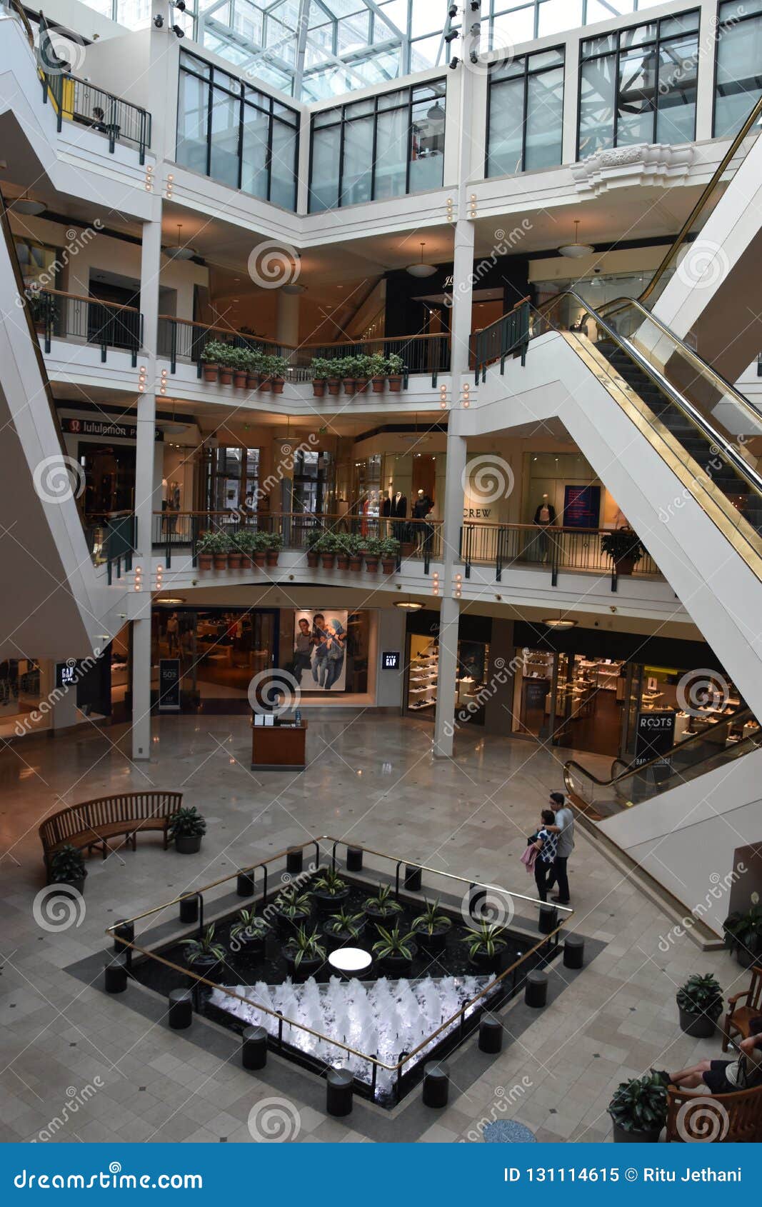 Pioneer Place in Portland, Oregon Editorial Image - Image of courthouse ...