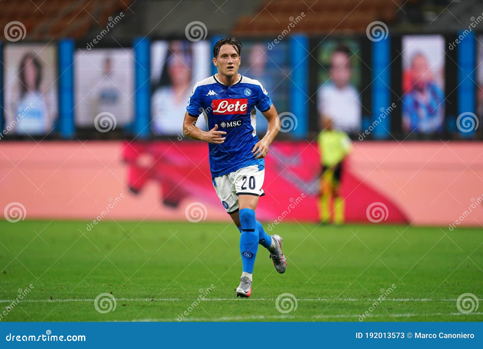 Piotr Zielinski Jogador Napoli Durante Série Jogos Campeonato Italiano  Napoli — Fotografia de Stock Editorial © VincenzoIzzo #620265956