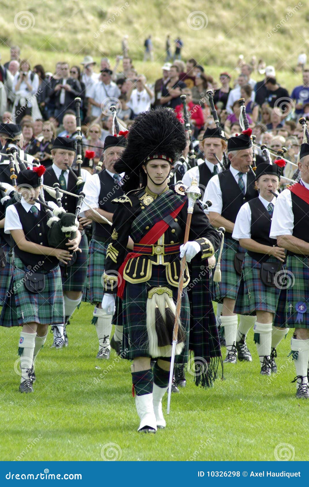 Pipe band in edinburgh editorial stock photo. Image of traditional