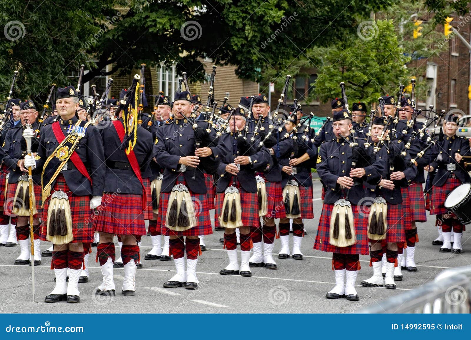 Pipe Band To Greet Queen Elizabeth II Editorial Image Image of