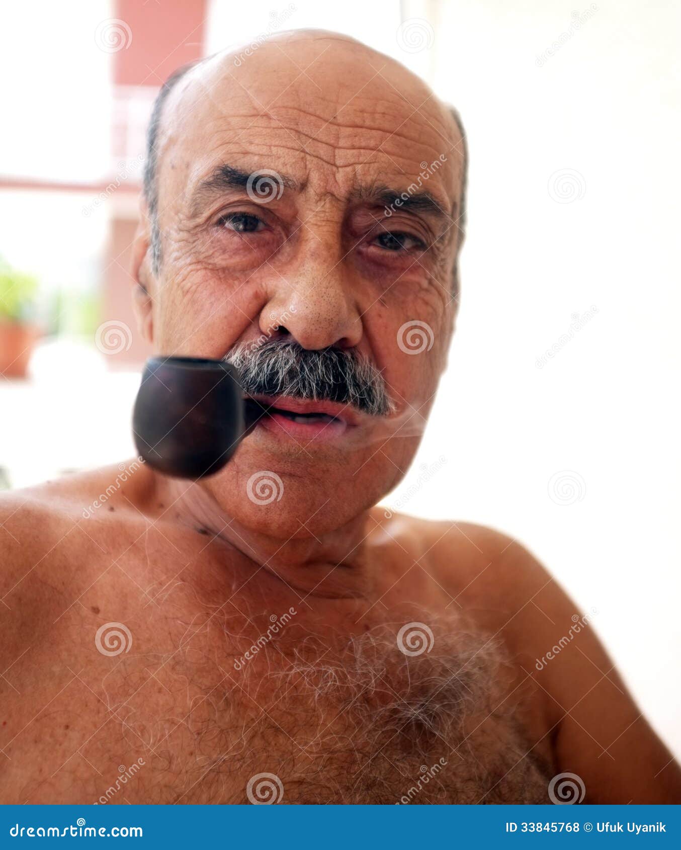pipe-smoker-elderly-healthy-man-smoking-his-33845768.jpg